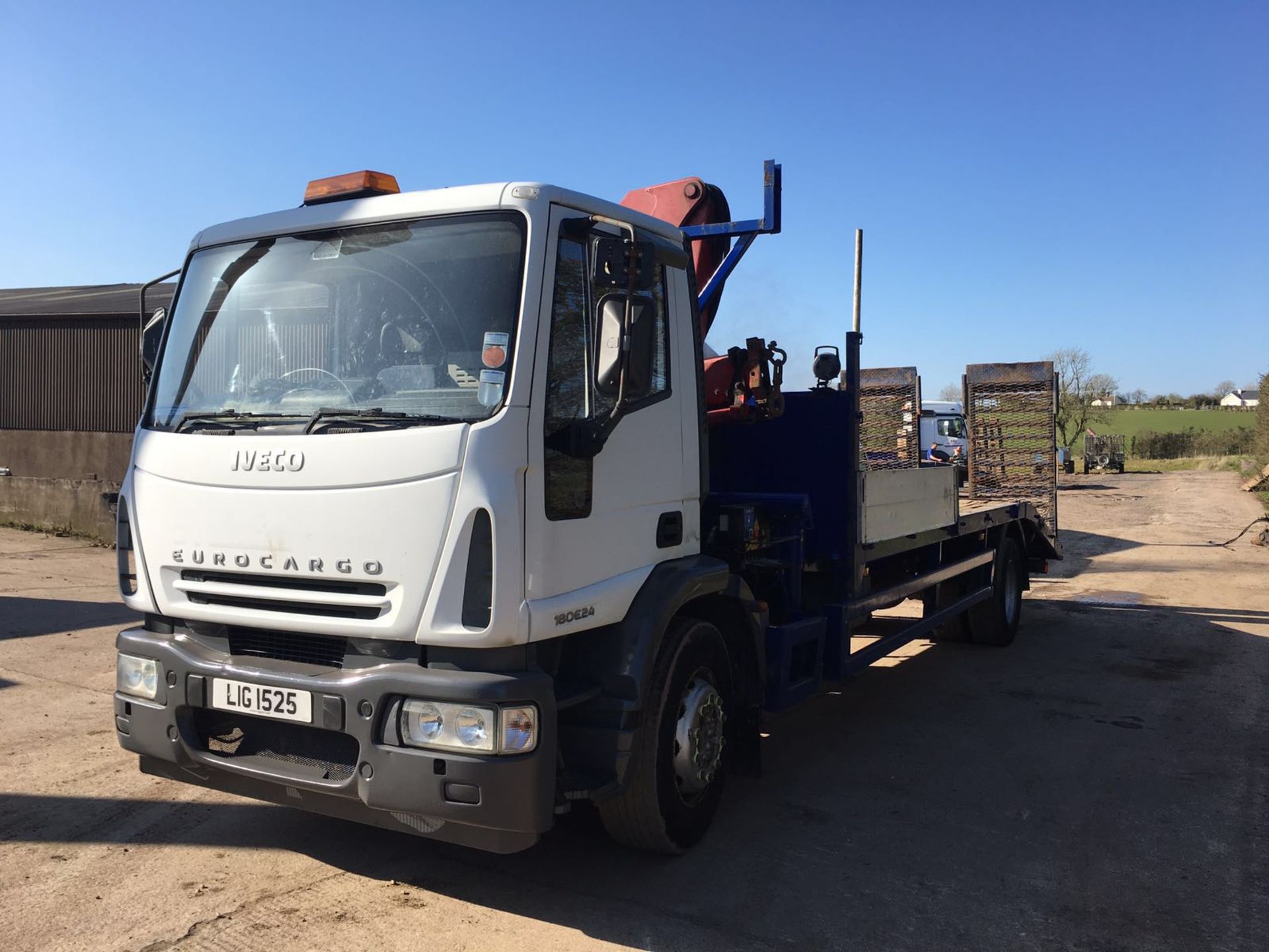 2005 IVECO 180E24 4X2 BEAVERTAIL WITH CRANE - Image 2 of 7