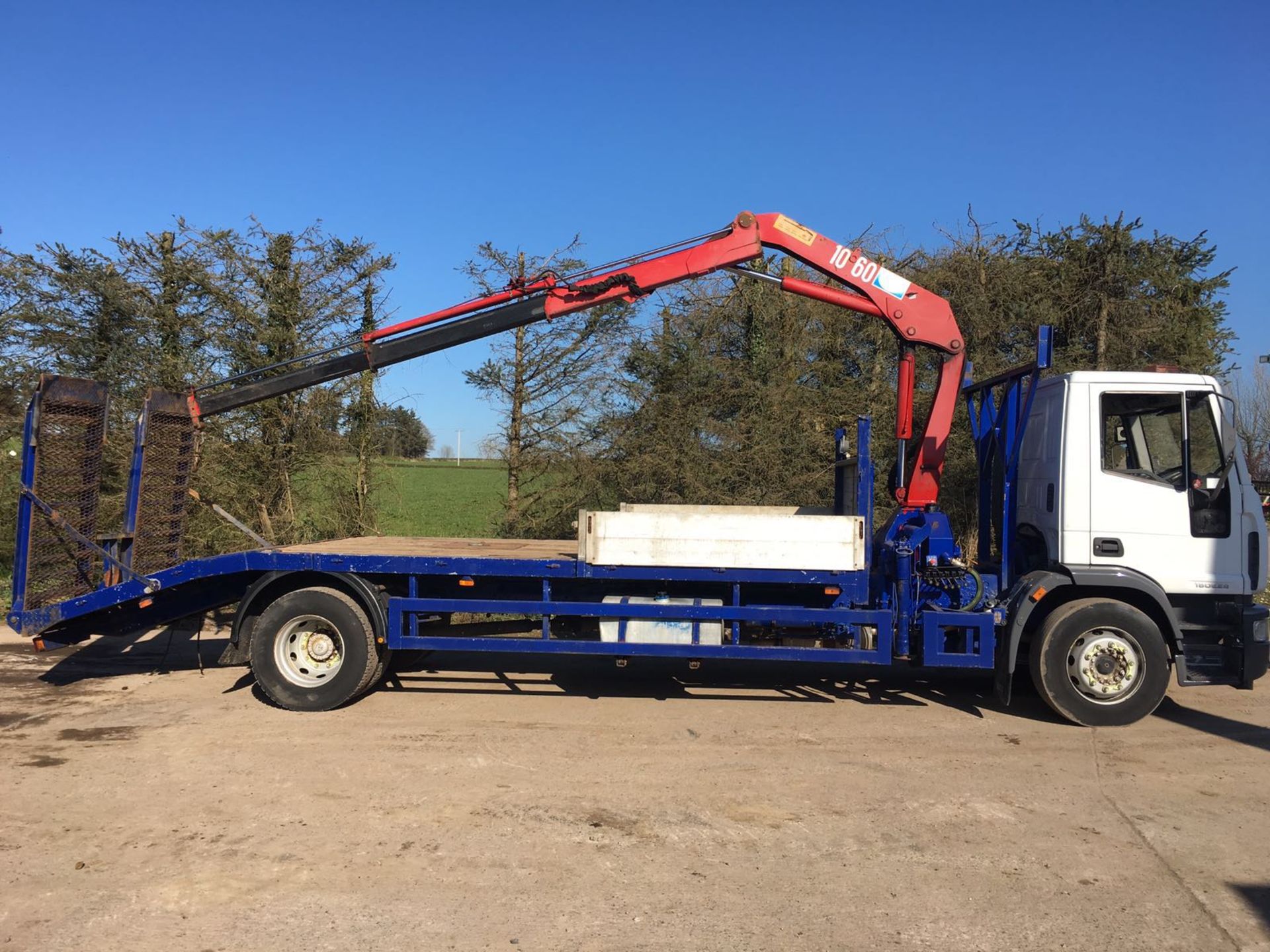 2005 IVECO 180E24 4X2 BEAVERTAIL WITH CRANE - Image 5 of 7