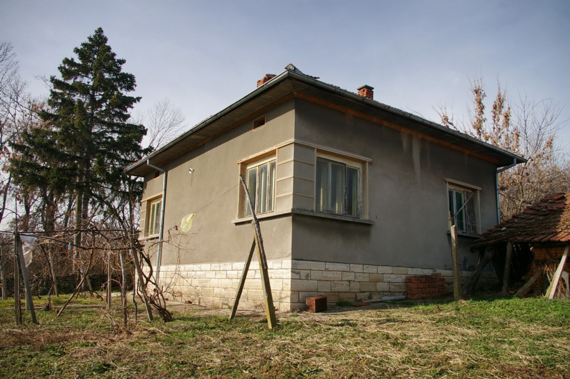 Town estate with 1,200 sqm land and barn. located in Gramada Town, Vidin region. - Image 11 of 16