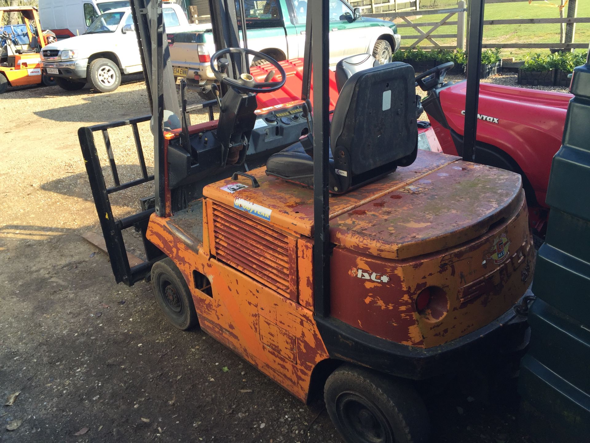 STHIL FORK LIFT TRUCK 1.6 TONS DIESEL MODEL R70-16 WITH HYDRAULIC FORK POSITIONER D.O.M 1991 7021