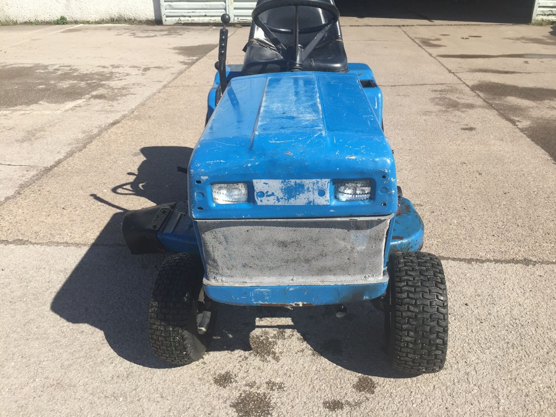 K - FORD YT 16 RIDE-ON MOWER *NO VAT*   KOHLER MAGNUM 16 ENGINE 40 INCH CUTTING DECK STARTS AND RUNS - Bild 2 aus 10