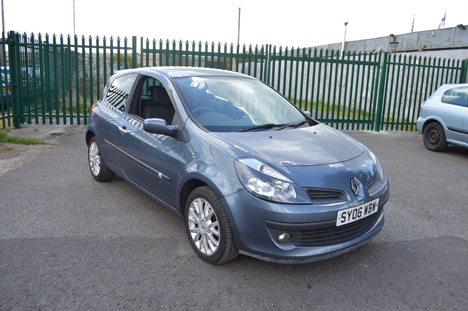 KB - 2006/06 REG RENAULT CLIO DYNAMIQUE S *NO VAT*   DATE OF REGISTRATION: 13TH APRIL 2006 MOT: WILL