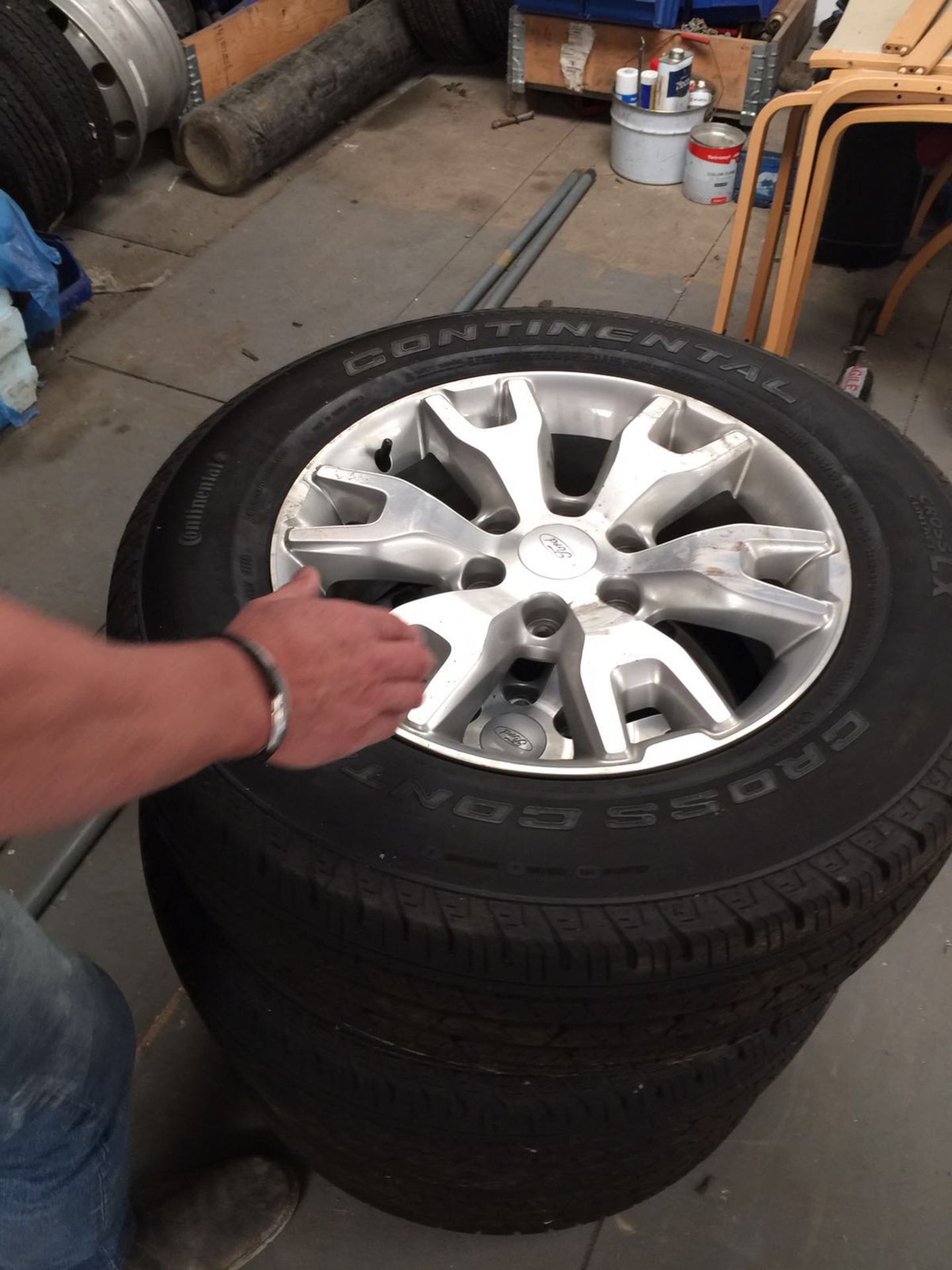 SET OF 4 2016 18" FORD RANGER ALLOY WHEELS WITH CONTINENTAL CROSS CONTACT TYRES ONLY 100 MILES - Image 4 of 5