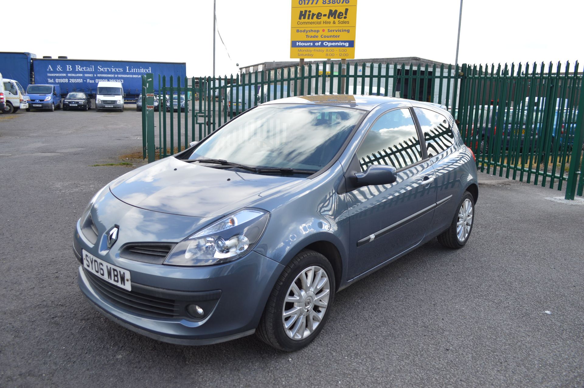 KB - 2006/06 REG RENAULT CLIO DYNAMIQUE S *NO VAT*   DATE OF REGISTRATION: 13TH APRIL 2006 MOT: WILL - Image 3 of 23