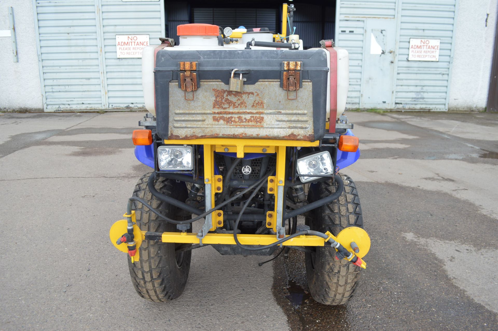 2009 YAMAHA QUAD BIKE WITH 2 SPRAYERS - 1 OWNER FROM NEW   WAS ORIGINALLY FITTED WITH A 350CC PETROL - Bild 2 aus 22