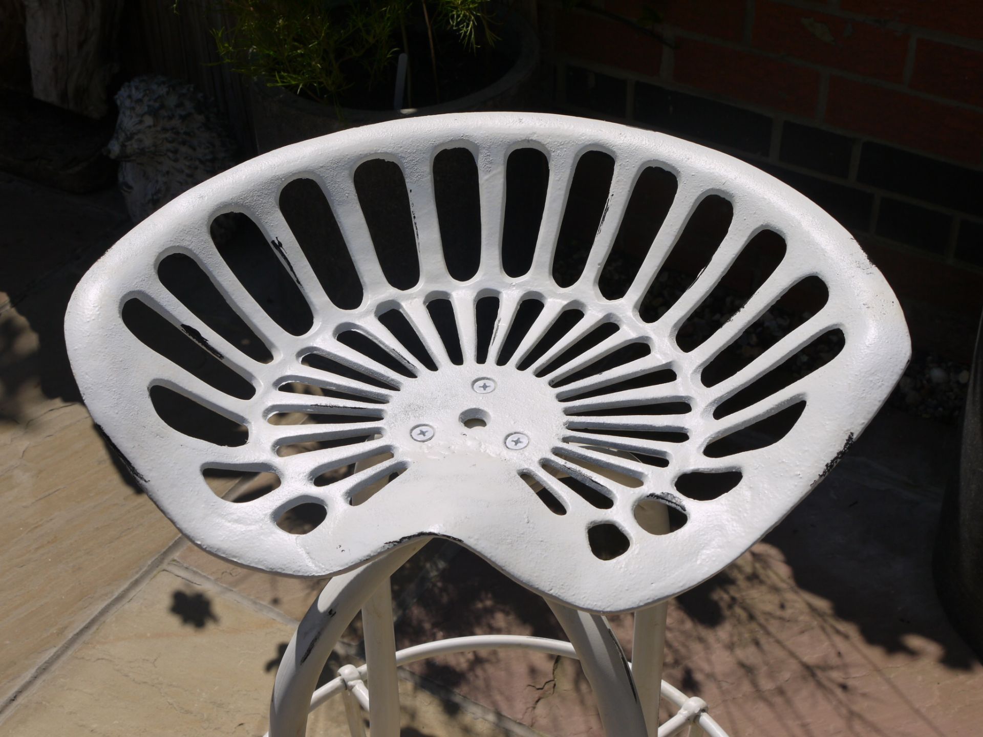WHITE TRACTOR STOOL - Image 2 of 3