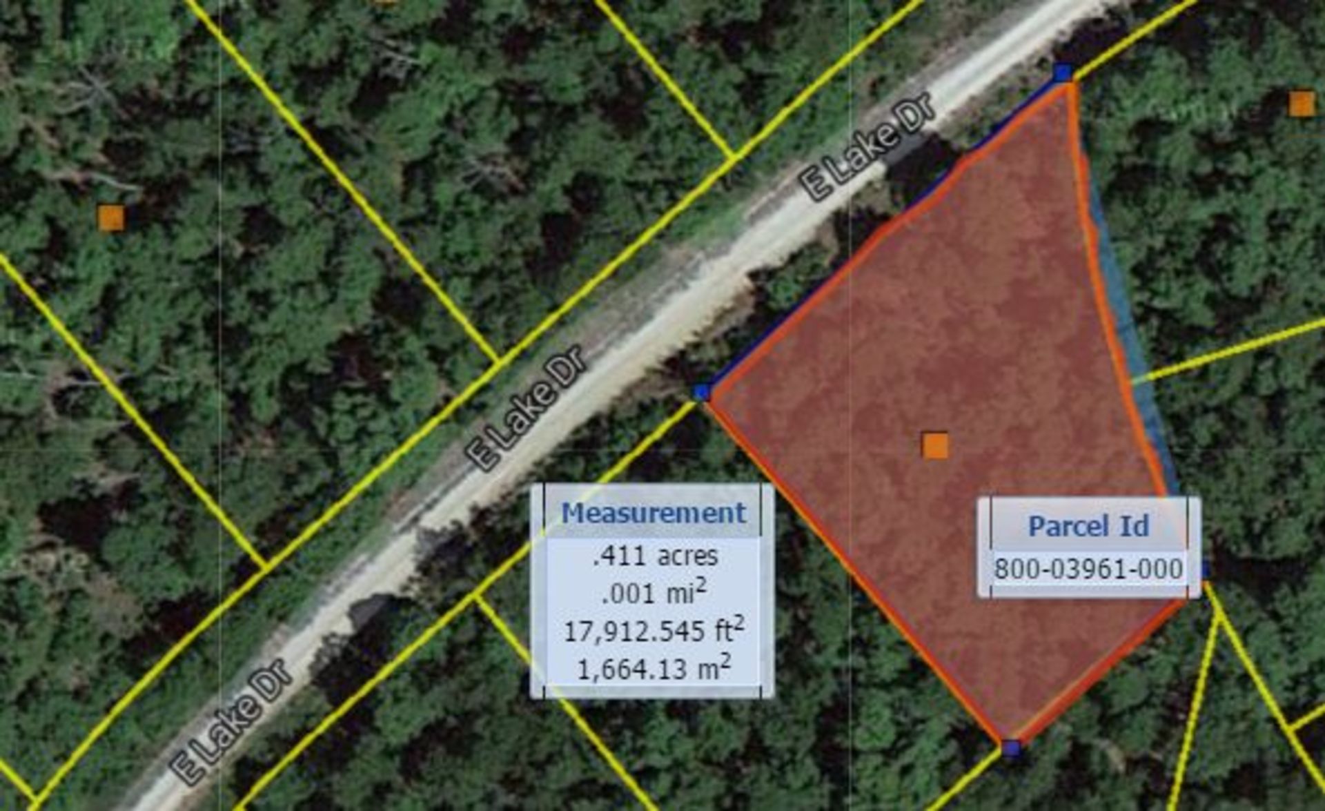 F - Oversized building lot +/- 1664m2, 0.411 acres very near lake, +/- 28m front line access,