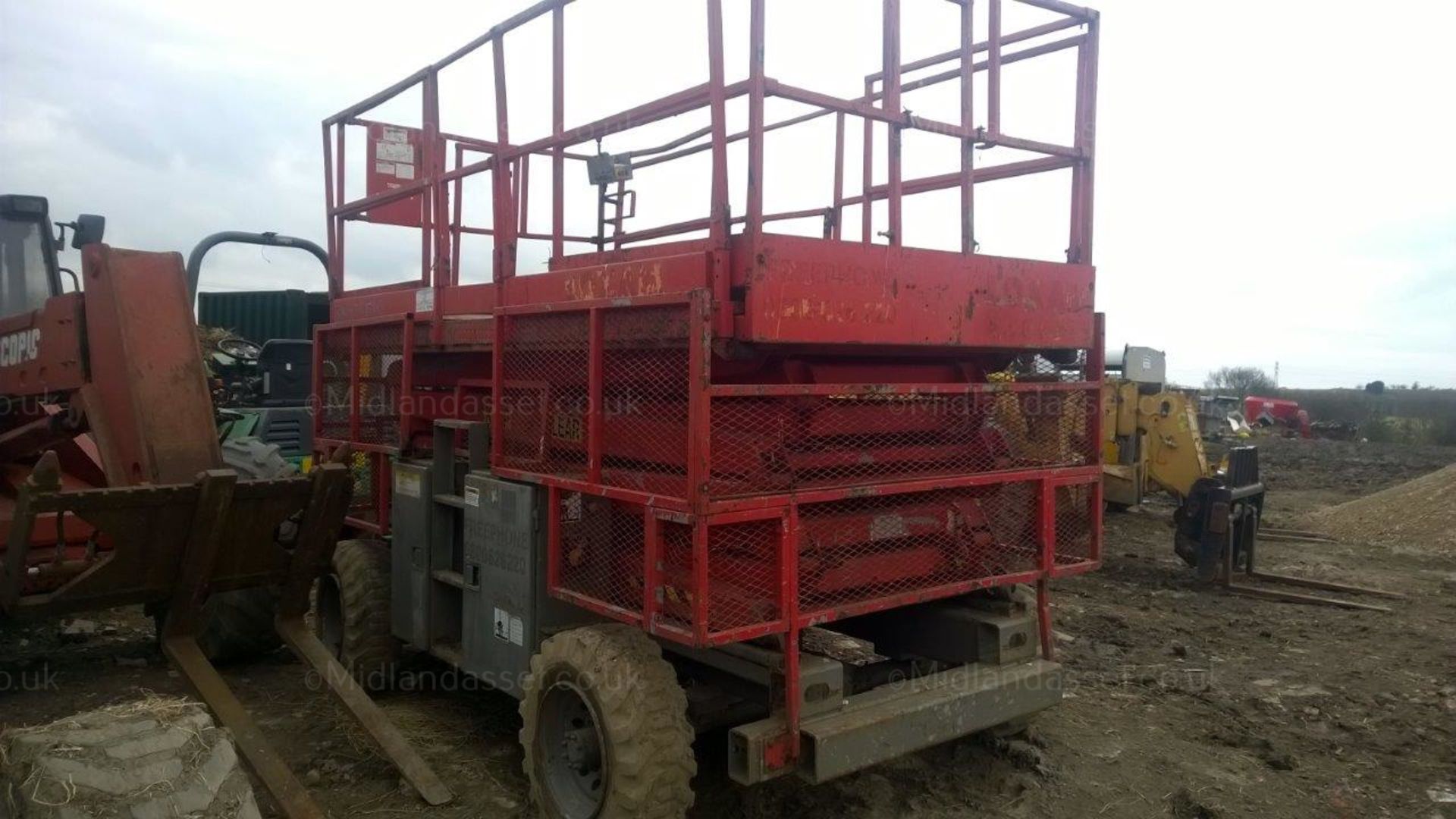 DS - 1999 SKYJACK SJ88415 SCISSOR LIFT   MAXIMUM HEIGHT: 12.5 METRES DIESEL   COLLECTION FROM