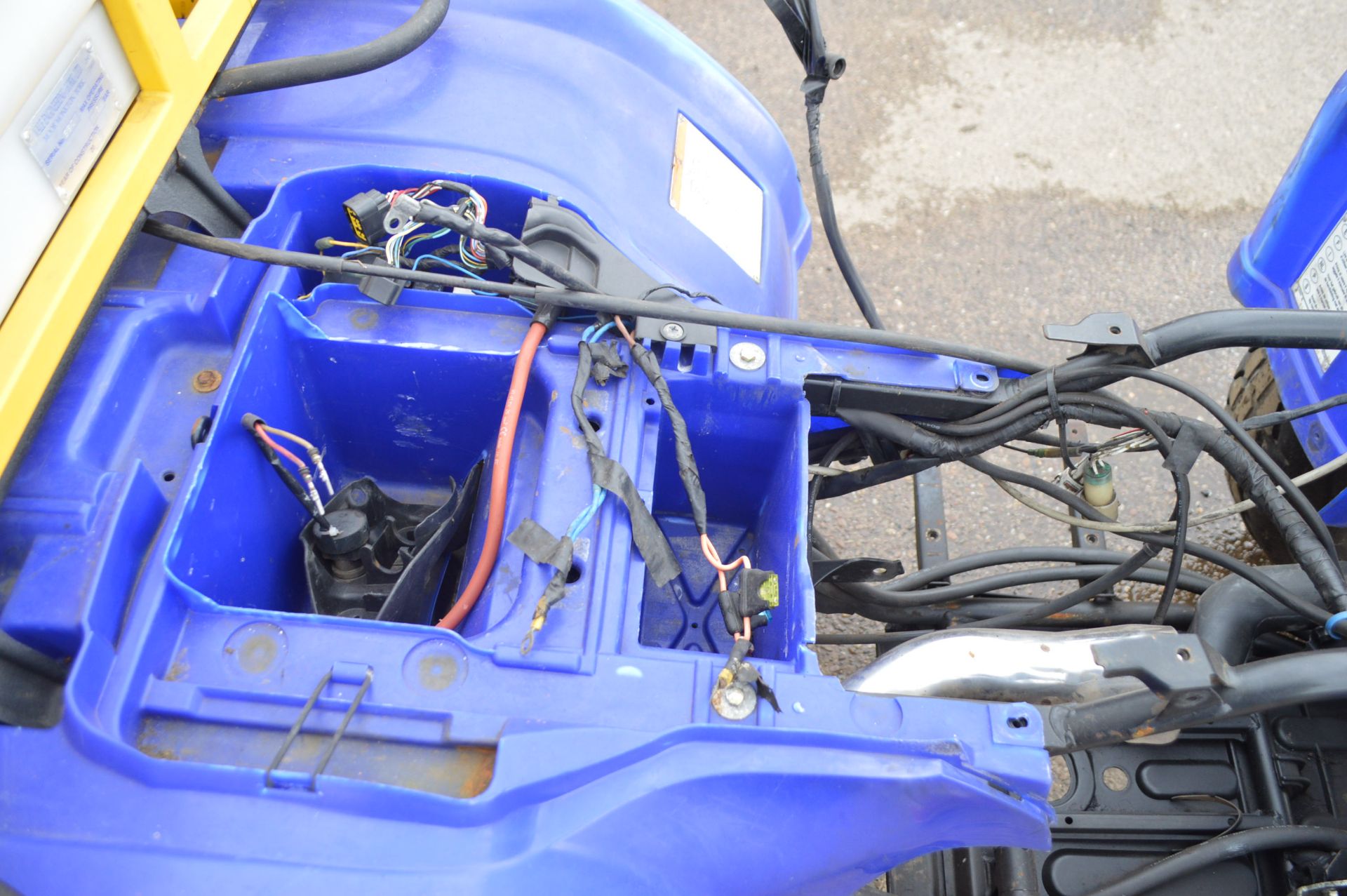 2009 YAMAHA QUAD BIKE WITH 2 SPRAYERS - 1 OWNER FROM NEW   WAS ORIGINALLY FITTED WITH A 350CC PETROL - Image 11 of 22