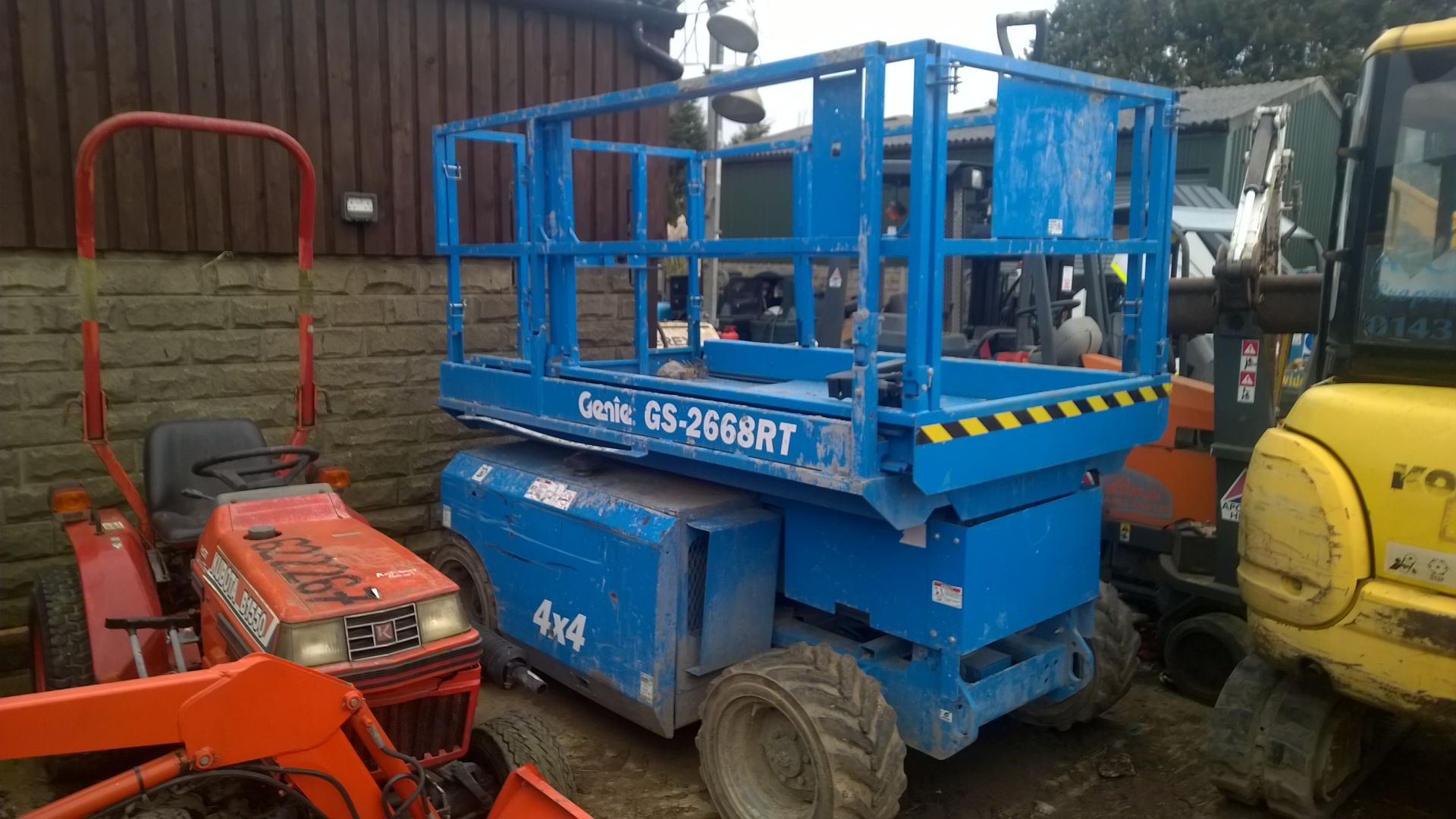 DS - 2005 GENIE GS - 2668 RT 4X4 SCISSOR LIFT *PLUS VAT*   LENGTH: 10FT WIDTH: 6FT STARTS AND RUNS - Image 4 of 6