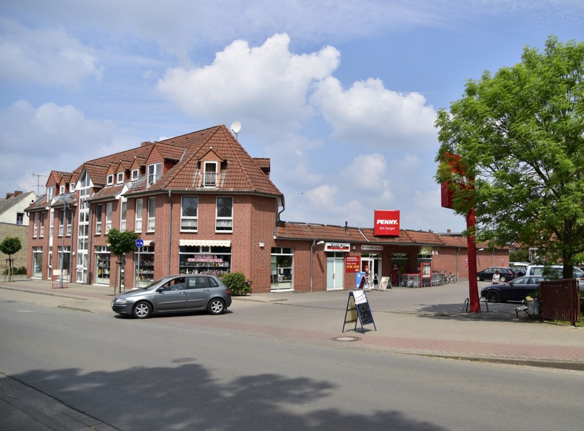 STATION HOUSE, GOODS SHED, OVER ONE ACRE Tangerhütte, Saxony, Germany, - Image 75 of 98