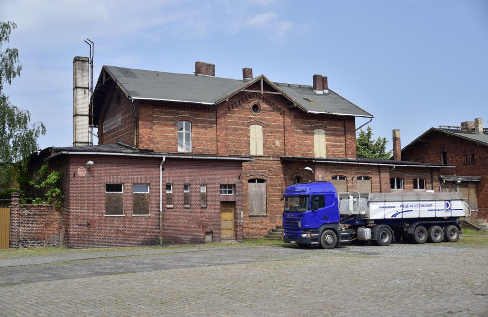 STATION HOUSE, GOODS SHED, OVER ONE ACRE Tangerhütte, Saxony, Germany, - Image 2 of 98