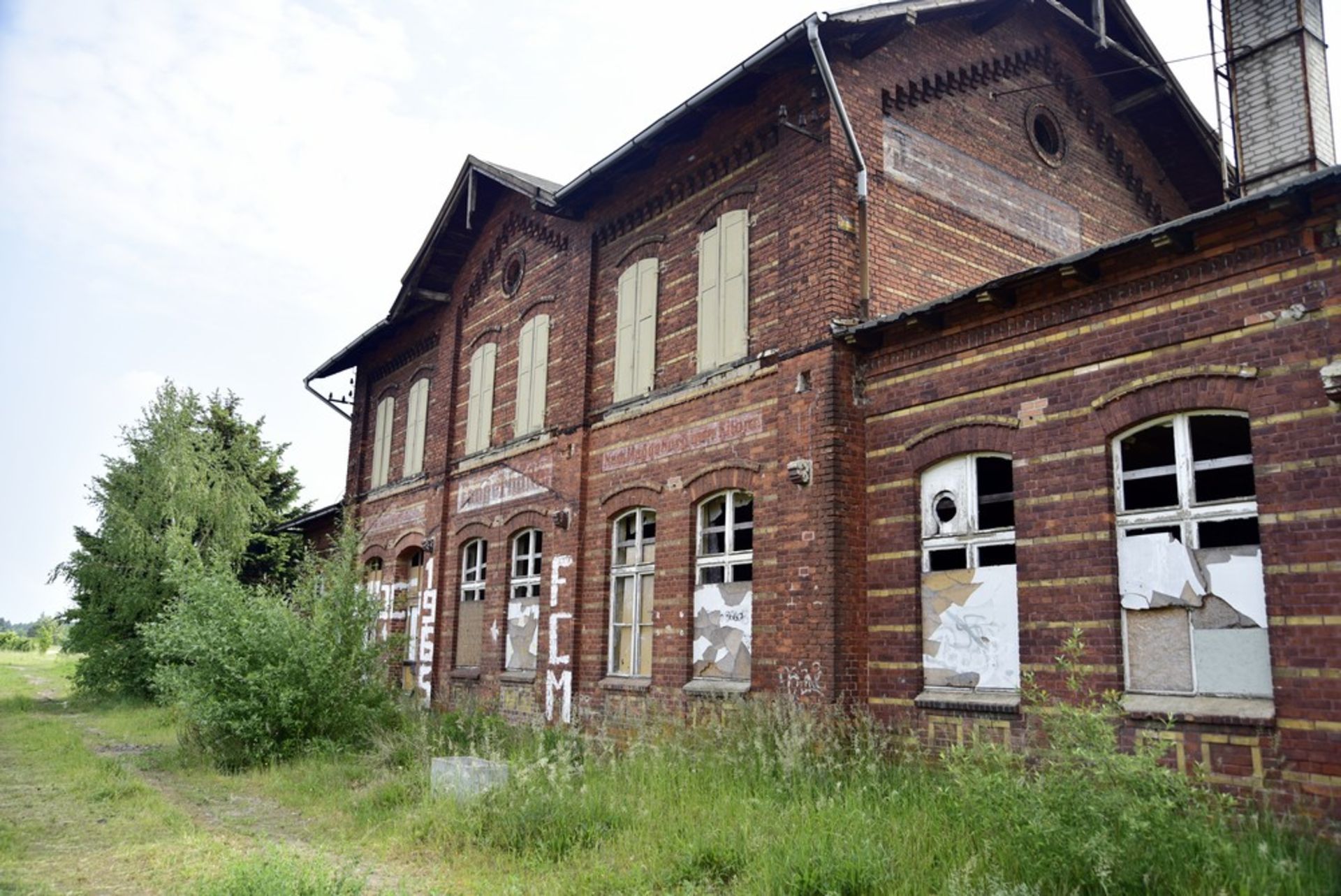 STATION HOUSE, GOODS SHED, OVER ONE ACRE Tangerhütte, Saxony, Germany, - Image 10 of 98