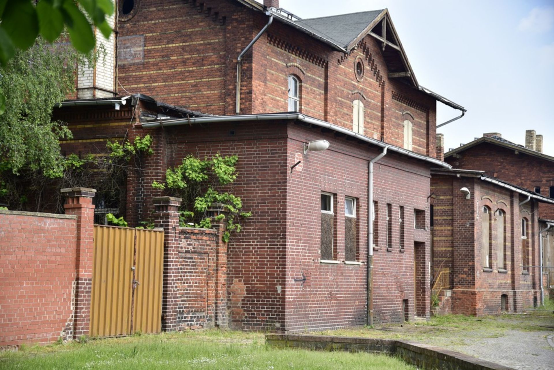 STATION HOUSE, GOODS SHED, OVER ONE ACRE Tangerhütte, Saxony, Germany, - Image 32 of 98