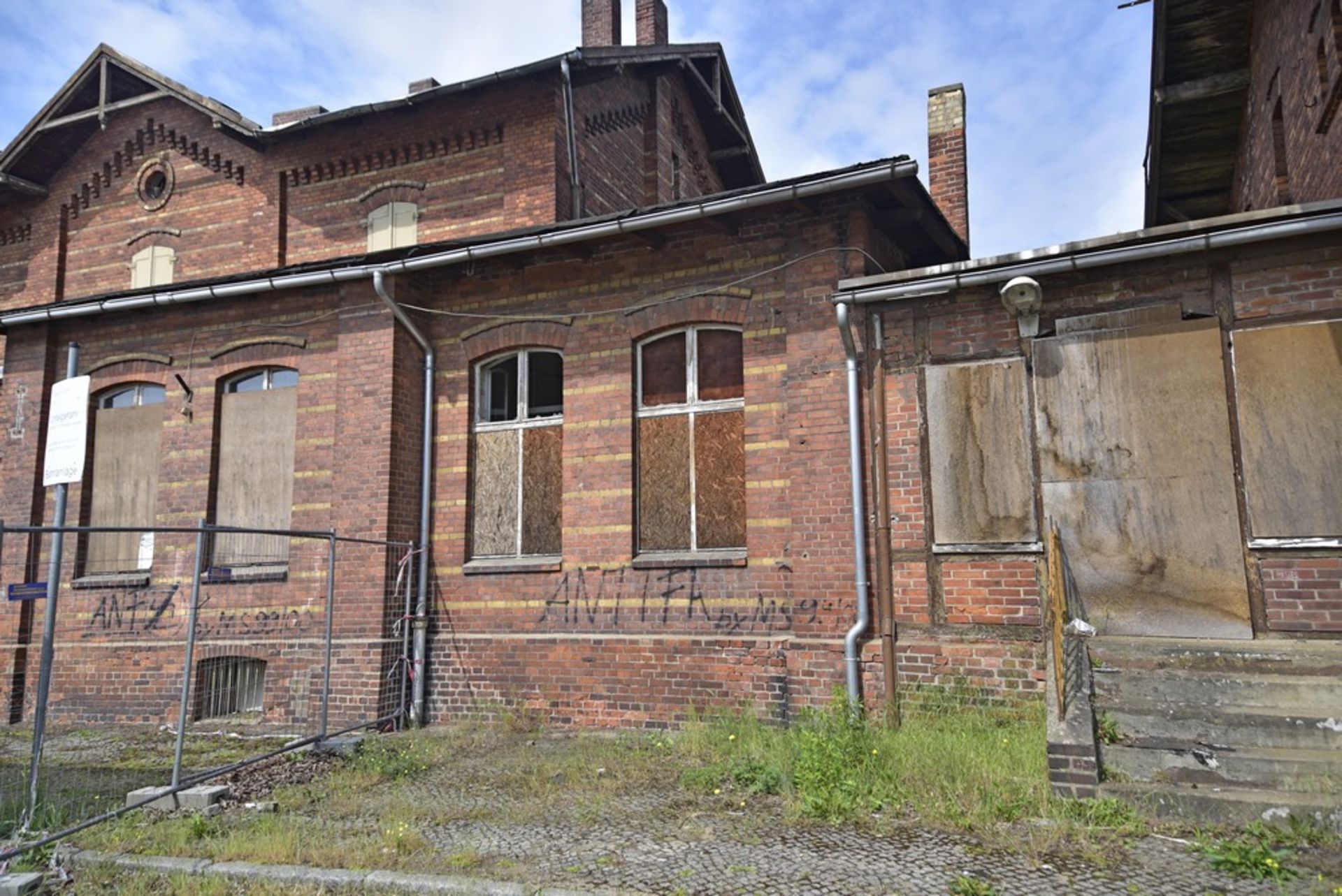 STATION HOUSE, GOODS SHED, OVER ONE ACRE Tangerhütte, Saxony, Germany, - Image 6 of 98