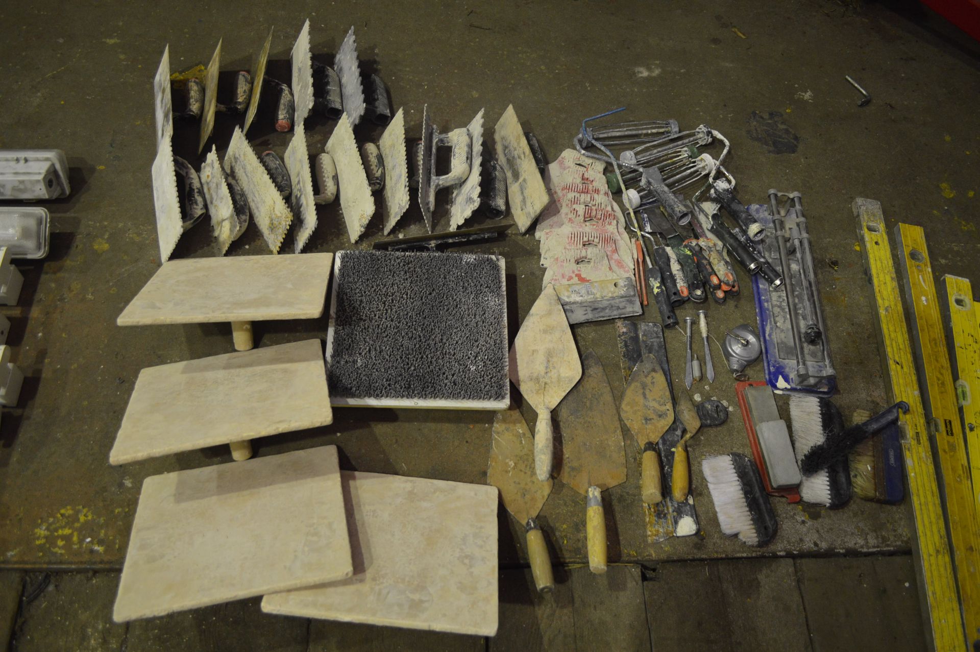 ASSORTED LOT OF PLASTER AND TILING EQUIPMENT - Image 2 of 5