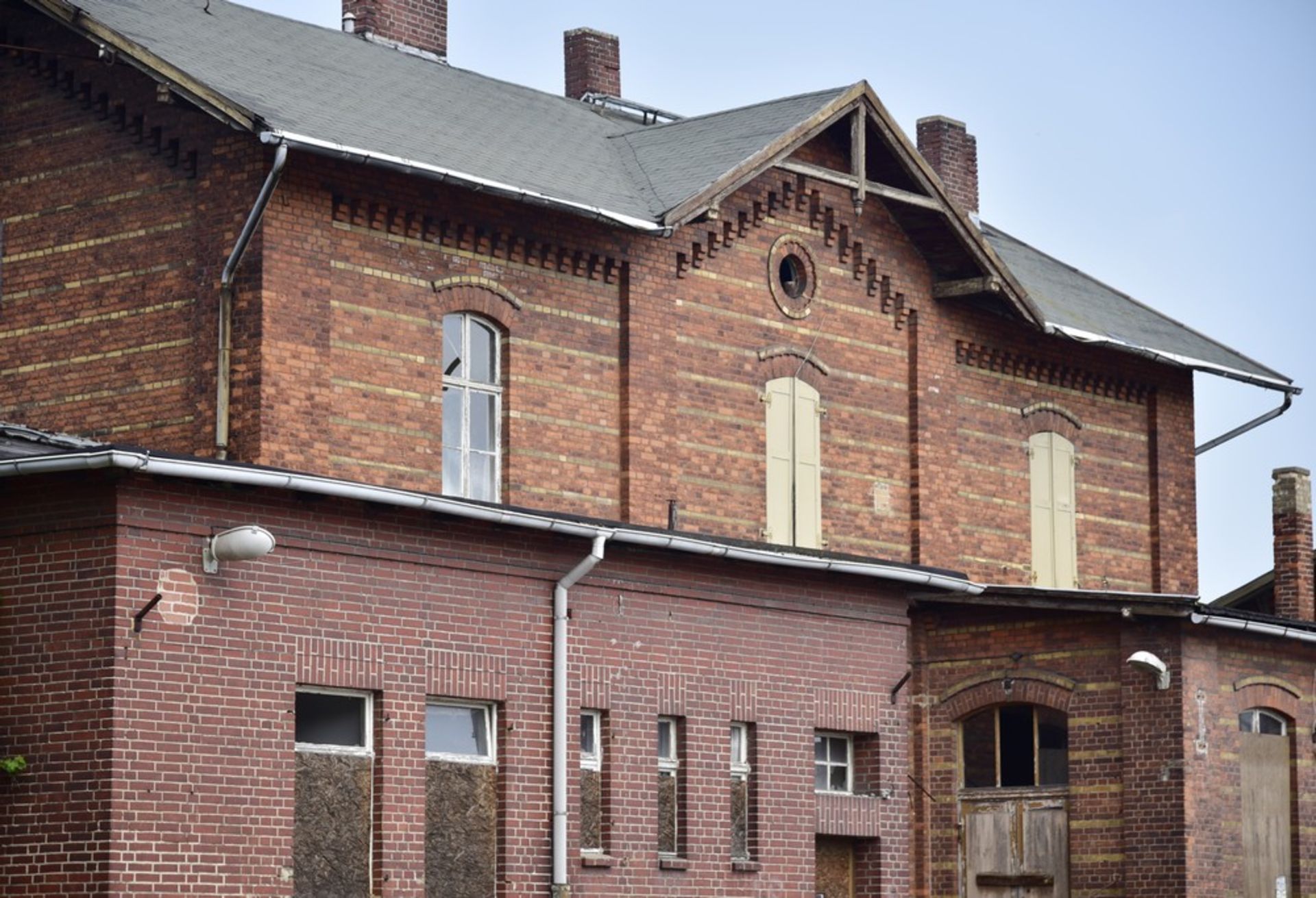 STATION HOUSE, GOODS SHED, OVER ONE ACRE Tangerhütte, Saxony, Germany, - Image 5 of 98