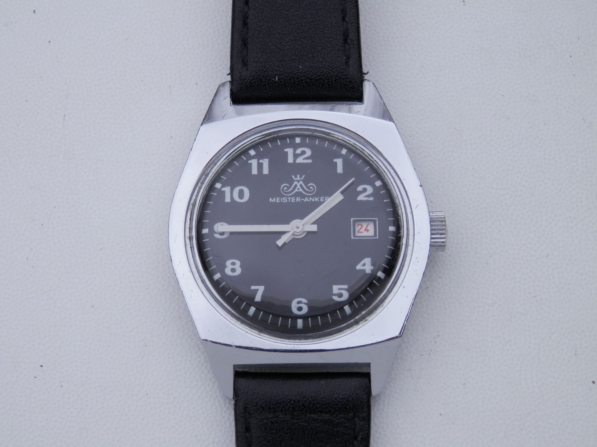 SUPERB RARE GENTS 1960S GERMAN MADE MEISTER ANKER HAND WIND DATE WATCH. - Image 4 of 10