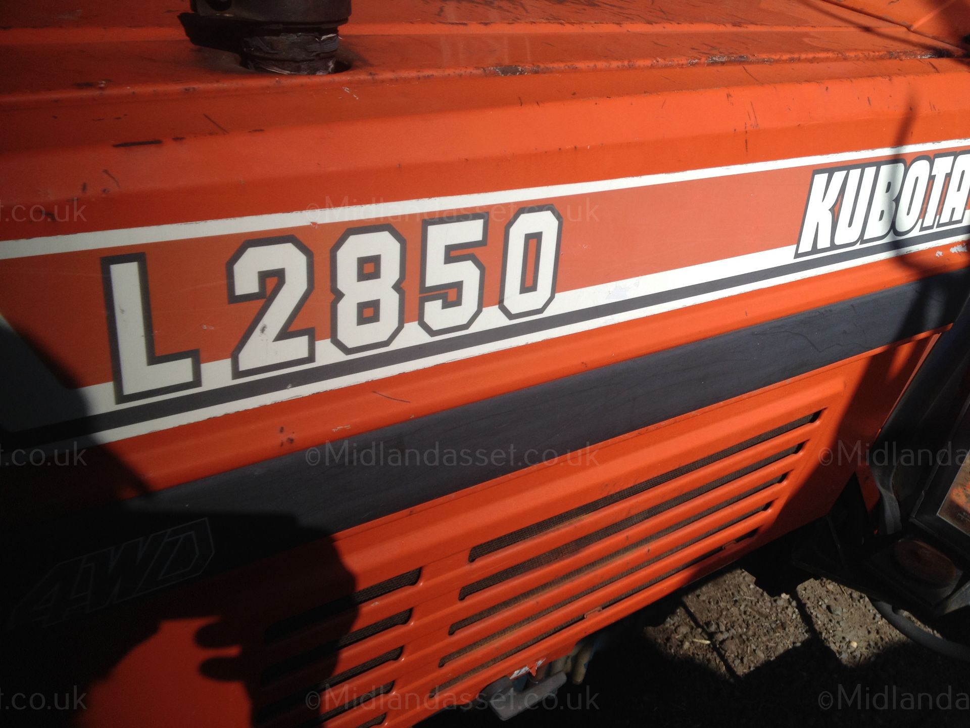 KUBOTA L2850 D TRACTOR WITH CAB - Image 4 of 6