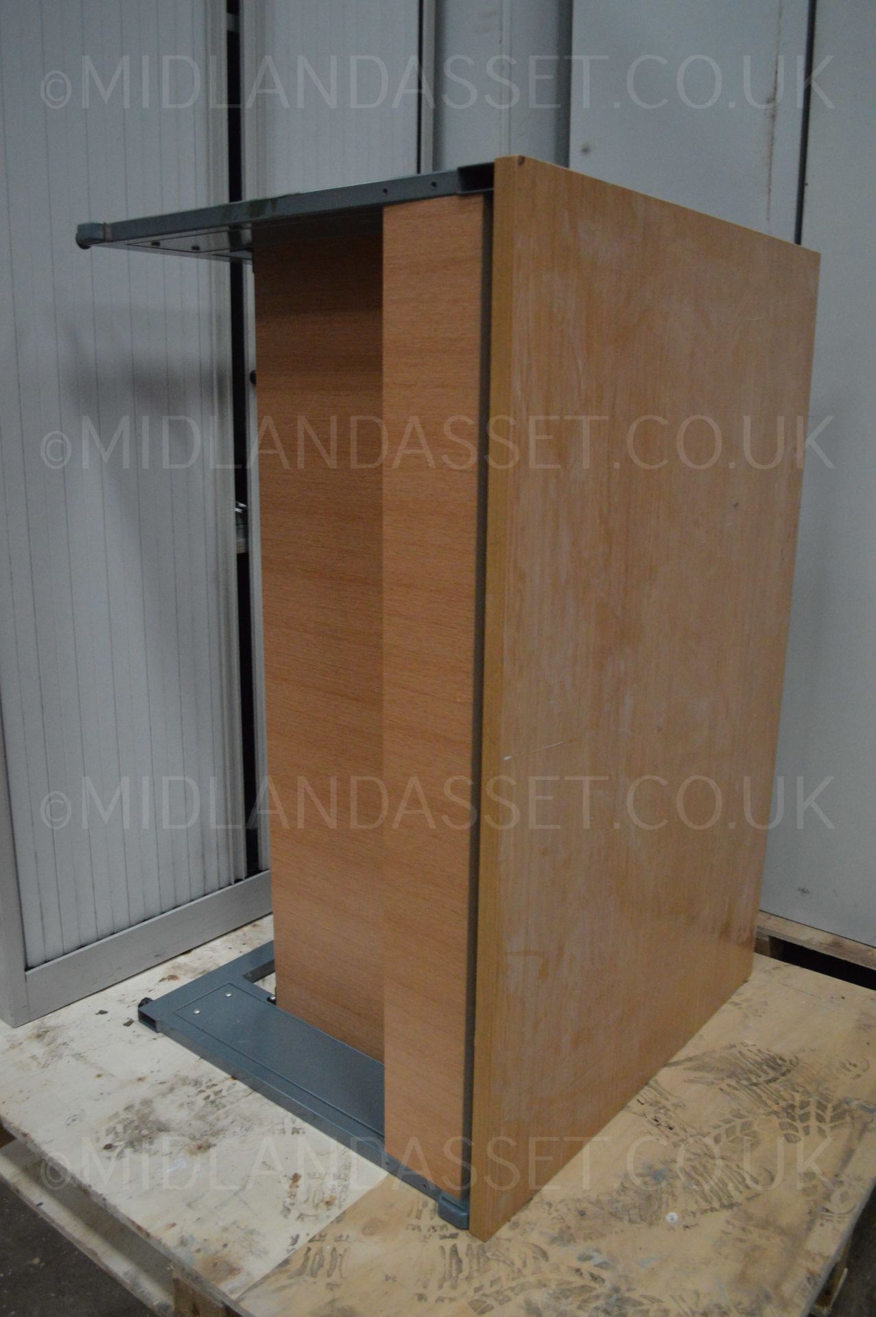 RECTANGULAR CANTILEVER DESK AND A FREE DRAW!!! - USED CONDITION (PEN MARKS ETC) OAK OFFICE DRAWERS - Image 2 of 6