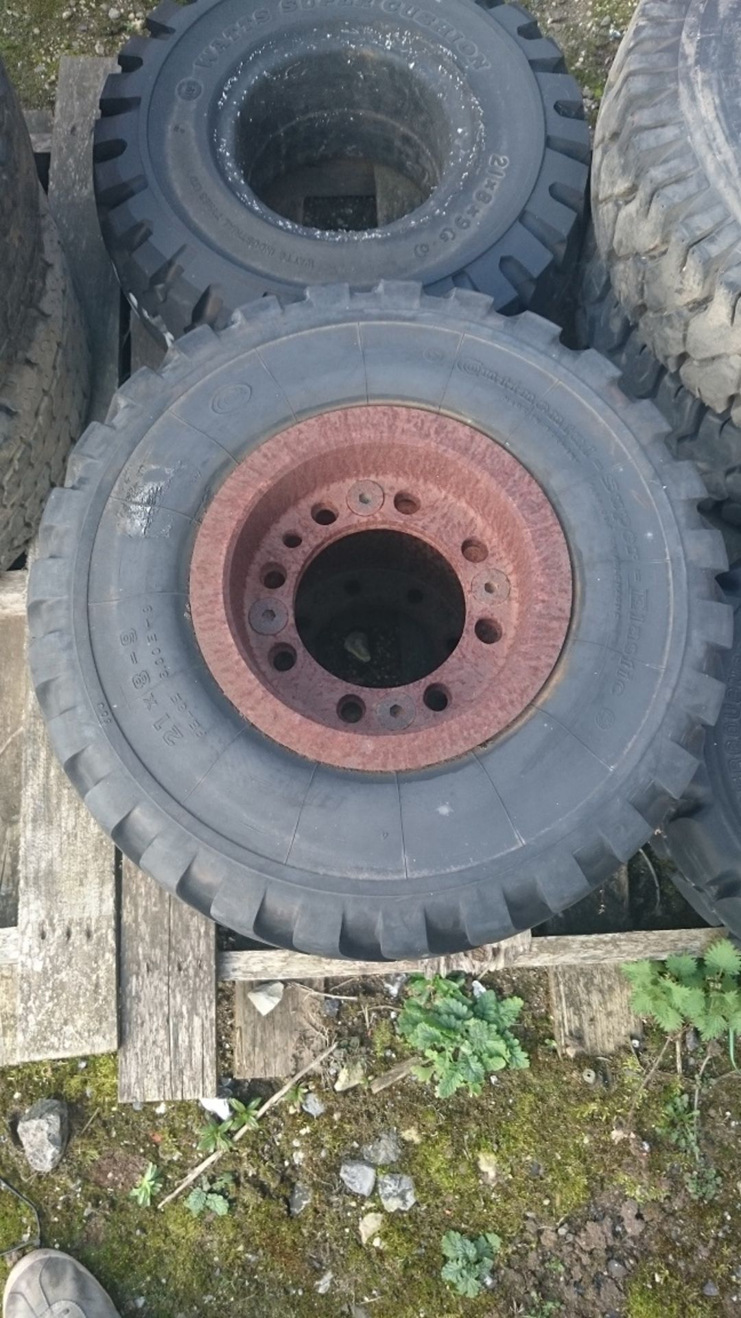 50X2 CONTINENTAL - SUPER - ELASTIC FORKTRUCK WHEELS AND TYRES   BOTH 21 X 8 - 9   COLLECTION FROM