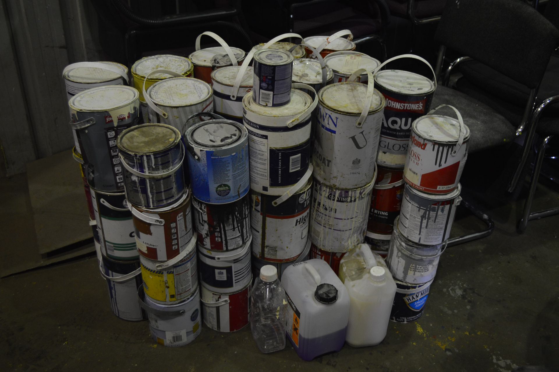 MIXTURE OF USED PAINT (VARIOUS COLOURS) - YOU ARE BUYING EVERYTHING IN THE PHOTO   X39 - 5 LITRE