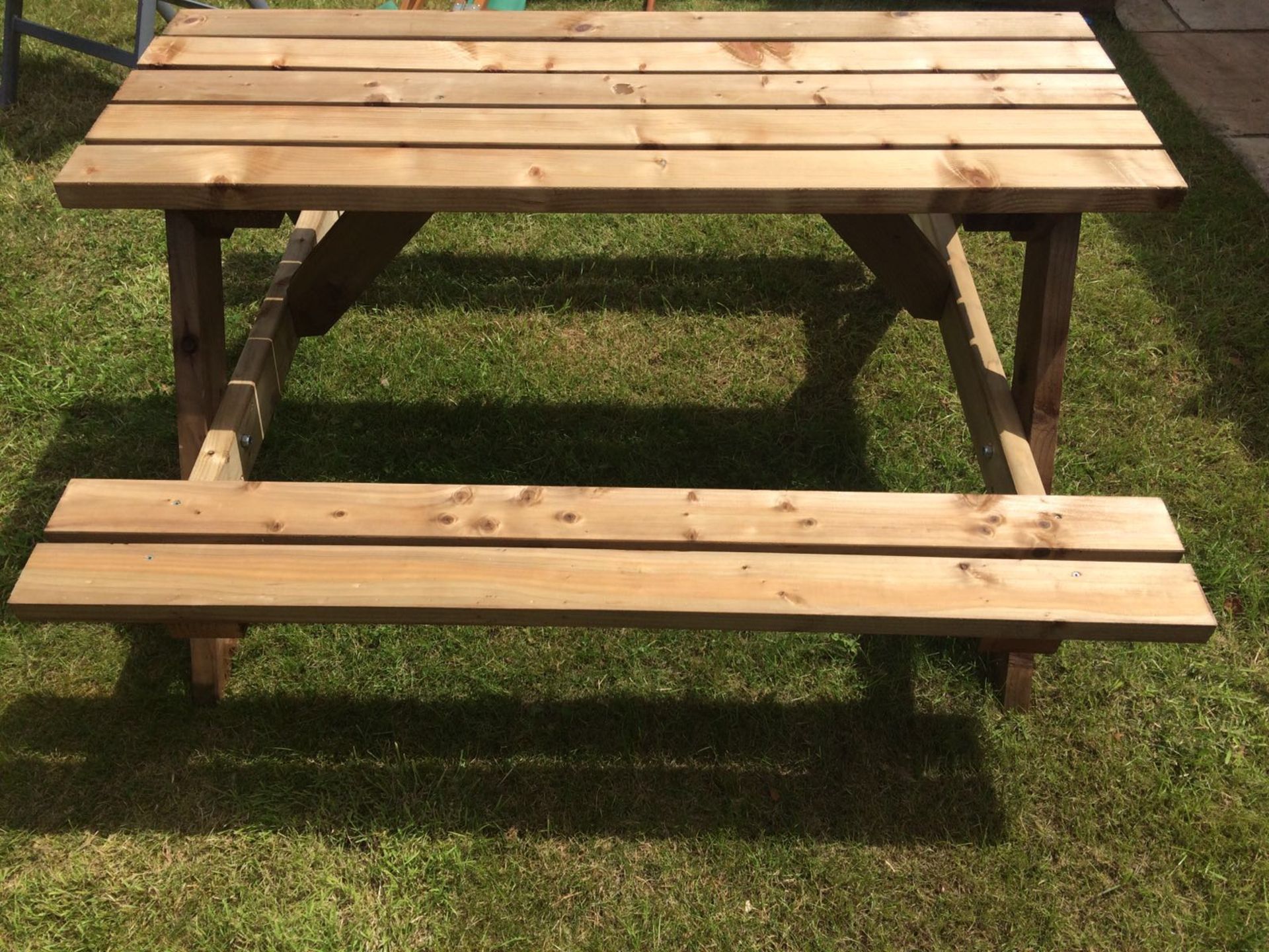 BRAND NEW TREATED WOOD BENCH, BOLTED AND SCREWED *NO VAT* - Image 4 of 7