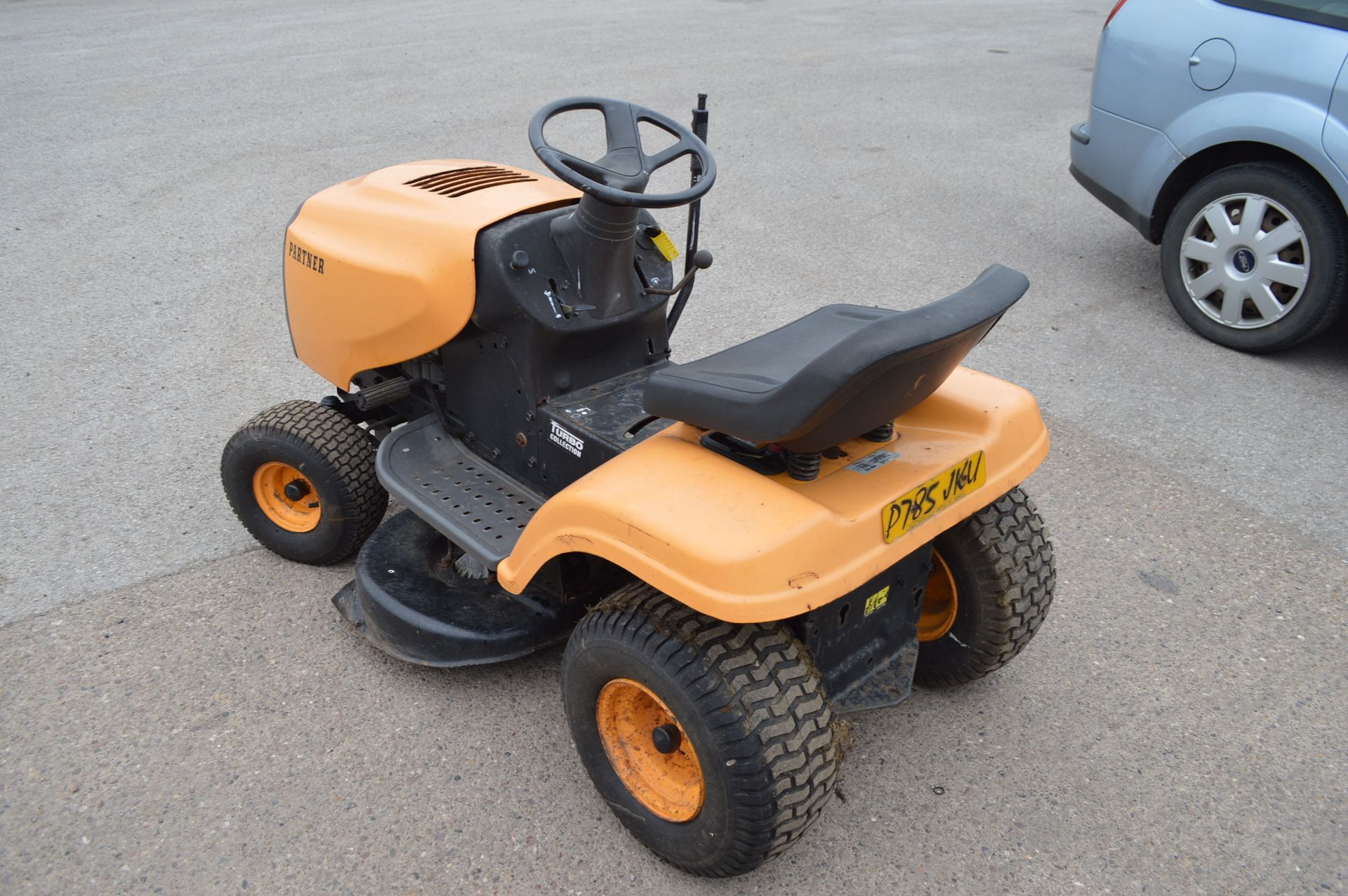 PARTNER 11-92 RIDE ON LAWN MOWER *NO VAT* - Image 4 of 8