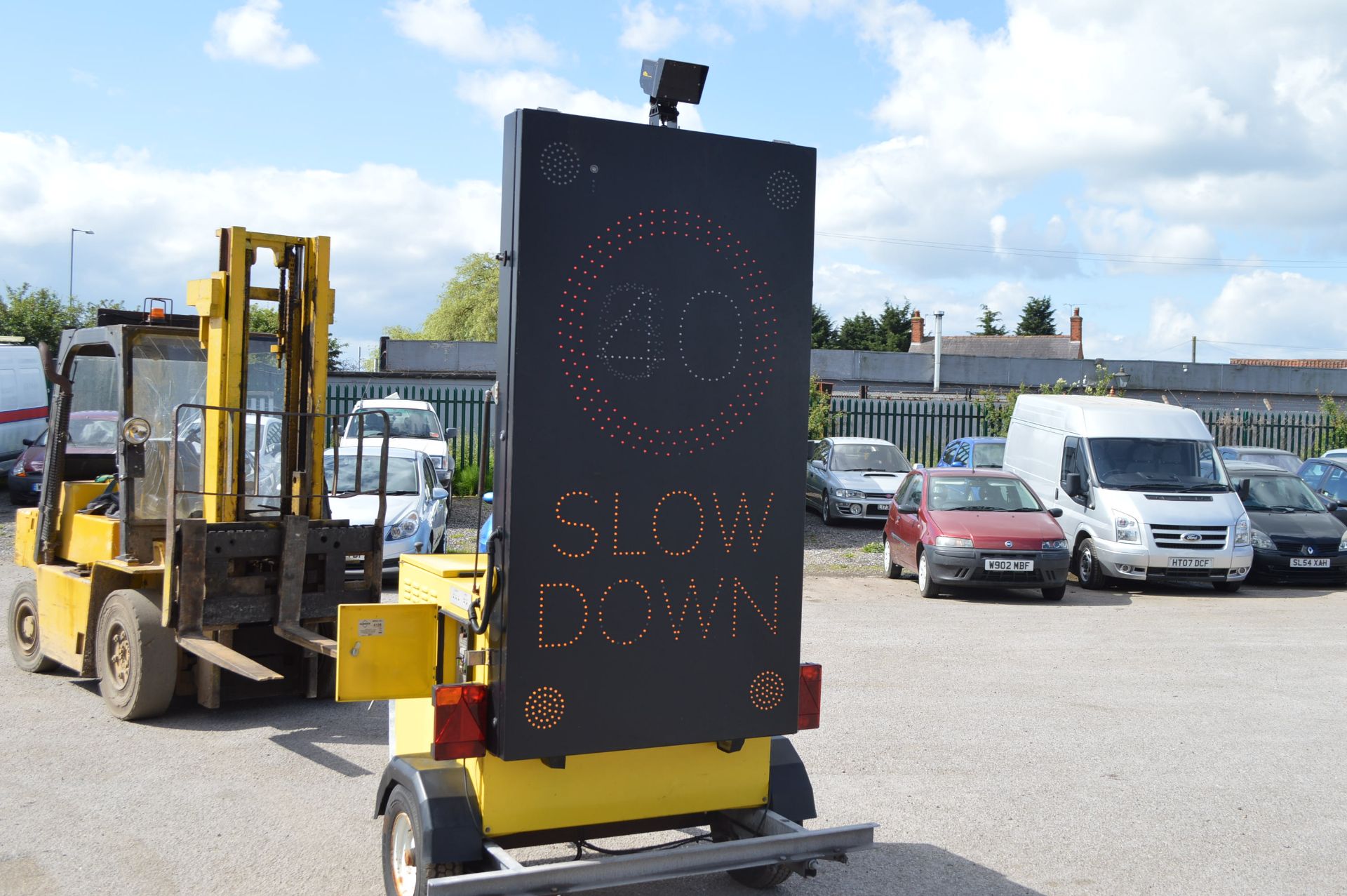 SPEED CAMERA C/W LED DISPLAY TRAILER-MOUNTED SINGLE AXLE SPEED SIGN TRAFFIC MANAGEMENT