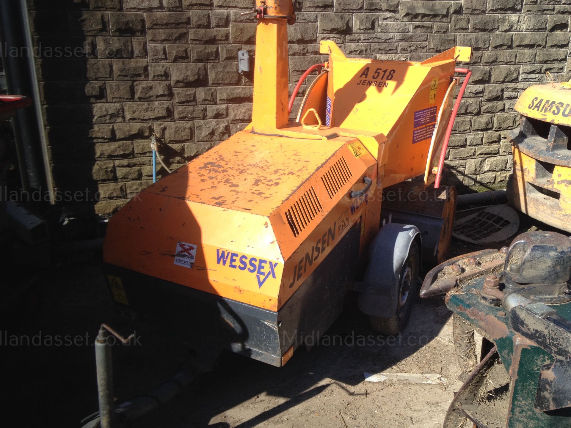 2002 JENSEN A518 WOOD CHIPPER