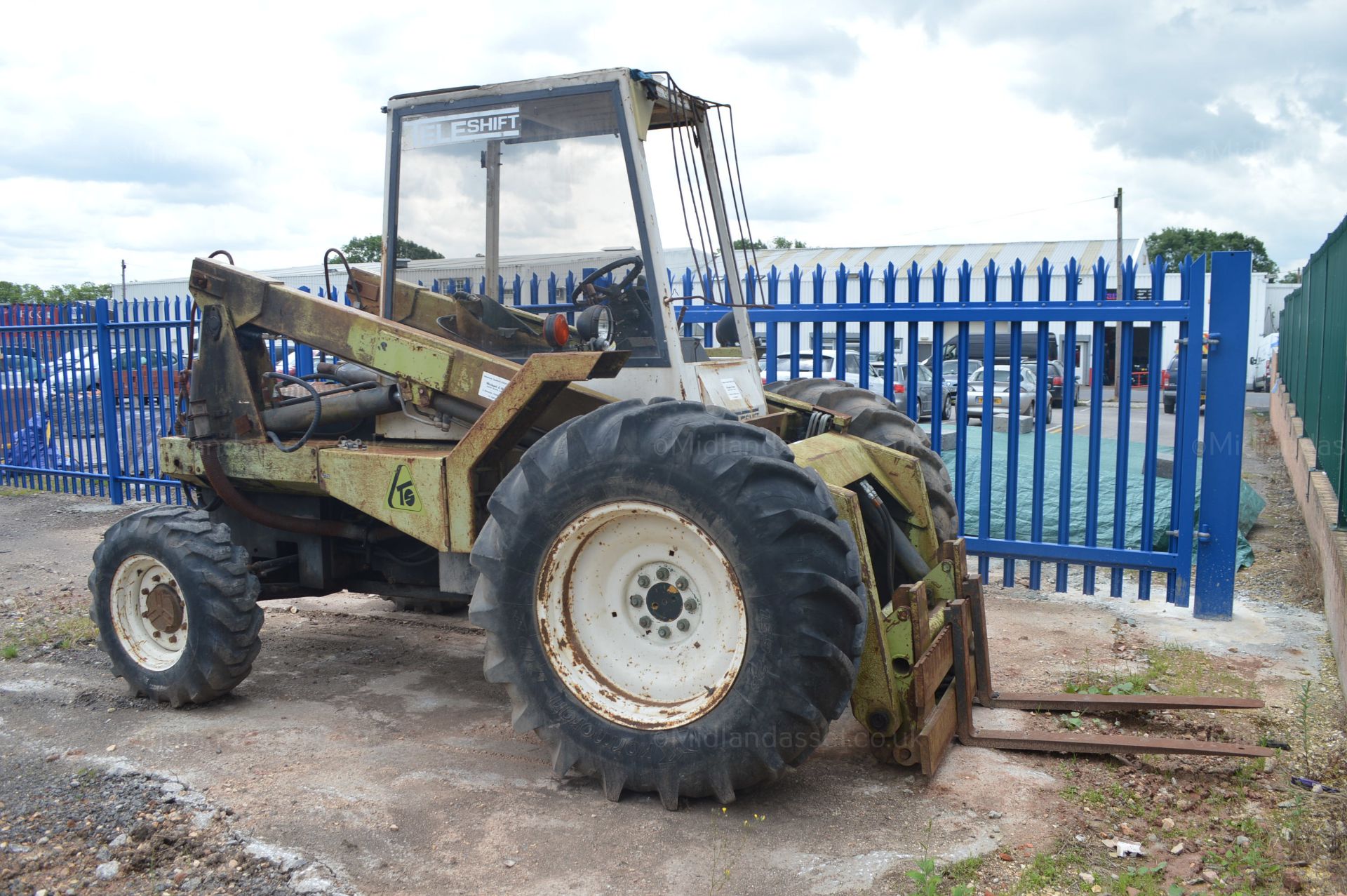 TELESHIFT FARM LOADER