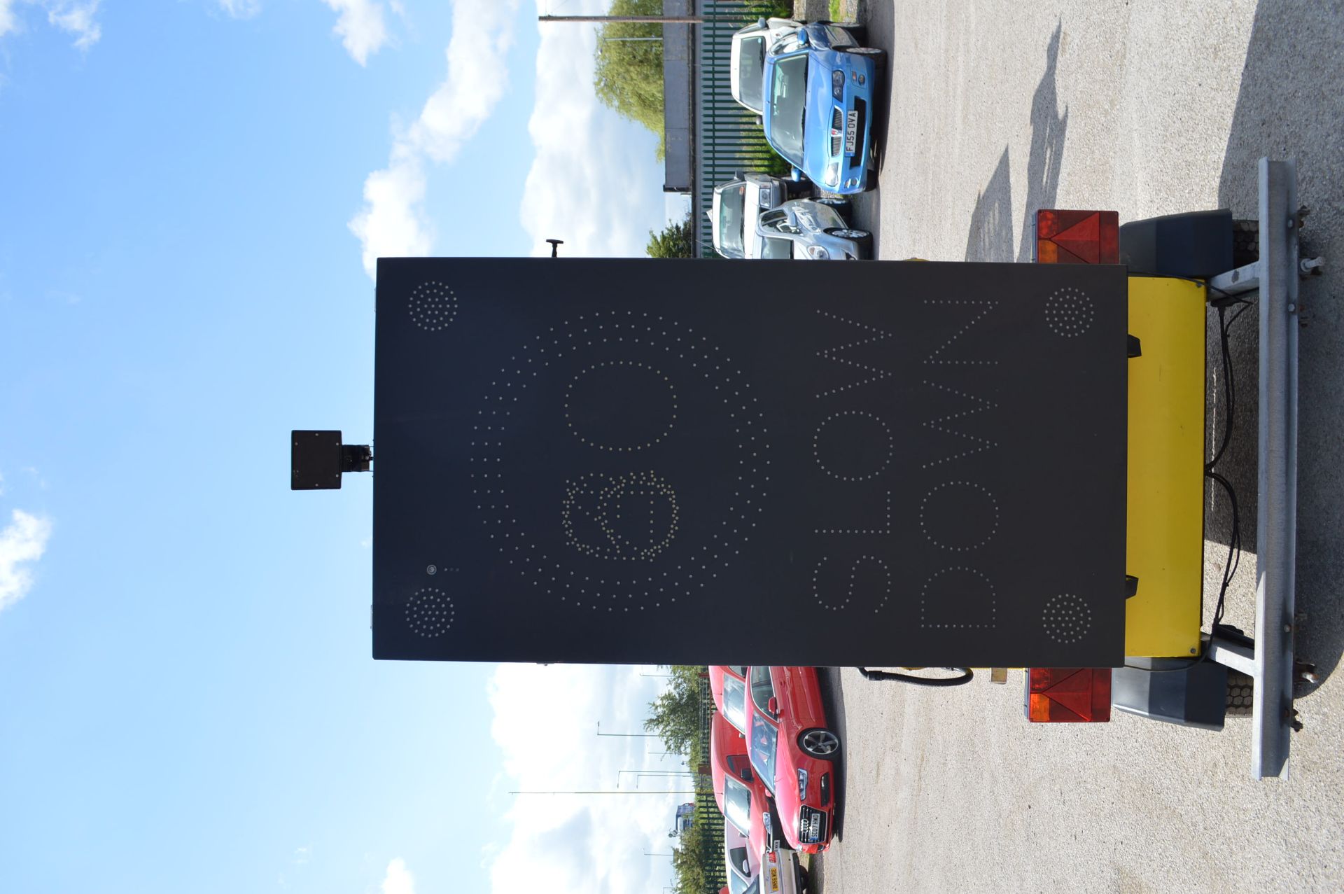 SPEED CAMERA C/W LED DISPLAY TRAILER-MOUNTED SINGLE AXLE SPEED SIGN TRAFFIC MANAGEMENT - Image 8 of 10