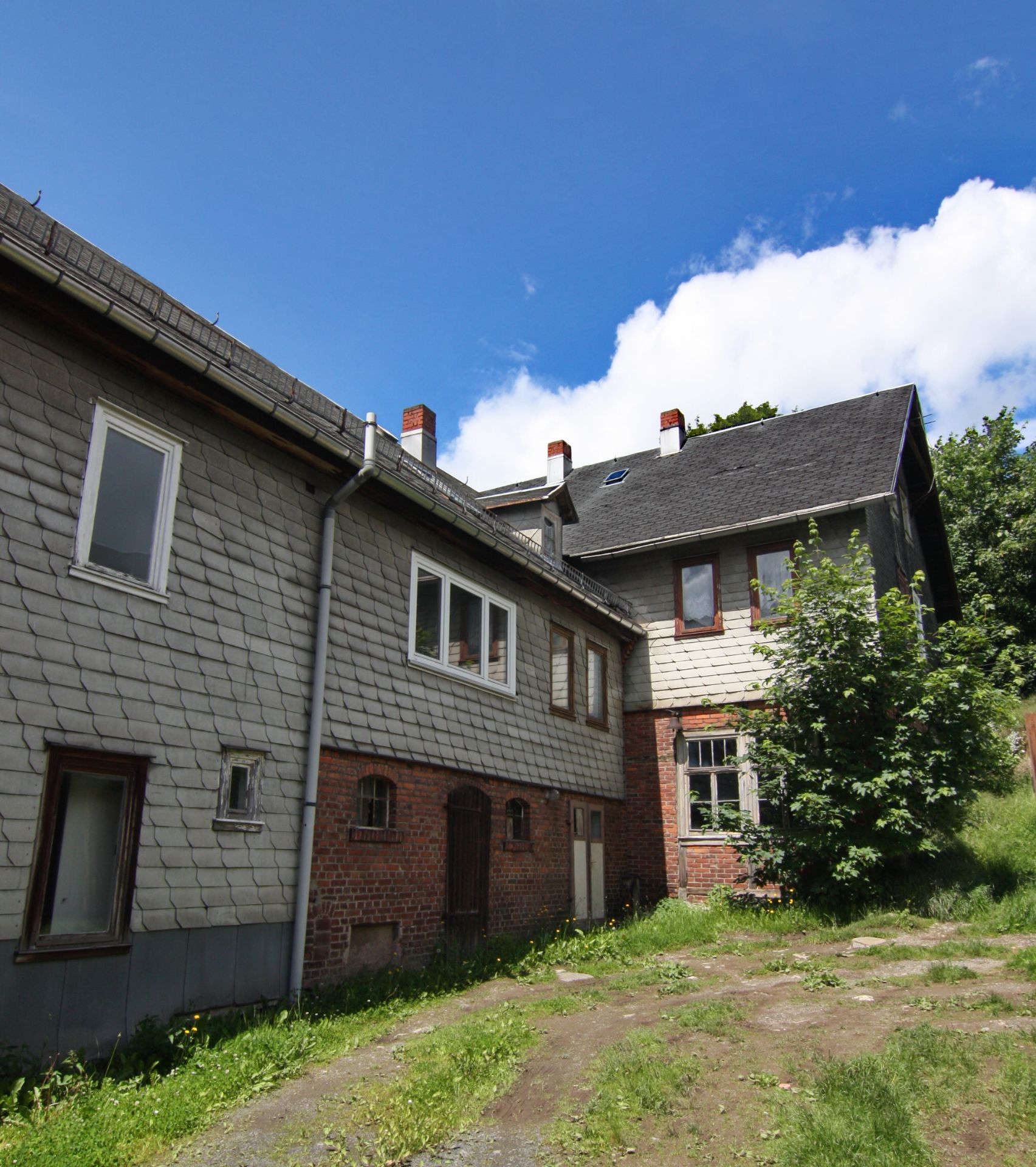 Meuselbach-Schwarzm.hle, Germany - HUGE 50 ROOM HOUSE(S) PUB AND WORKSHOPS 1/2 ACRE - Image 4 of 114