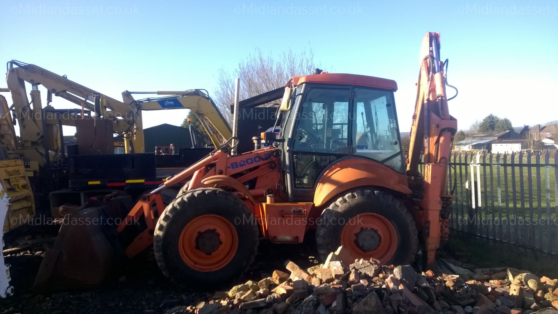 2003 HITACHI FB200.2 - 4WS BACK HOE LOADER   YEAR OF MANUFACTURE: 2003 GROSS WEIGHT: 9,500 kg