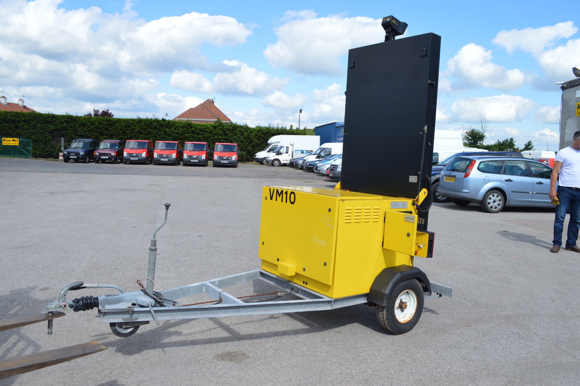 SPEED CAMERA C/W LED DISPLAY TRAILER-MOUNTED SINGLE AXLE SPEED SIGN TRAFFIC MANAGEMENT - Image 2 of 10