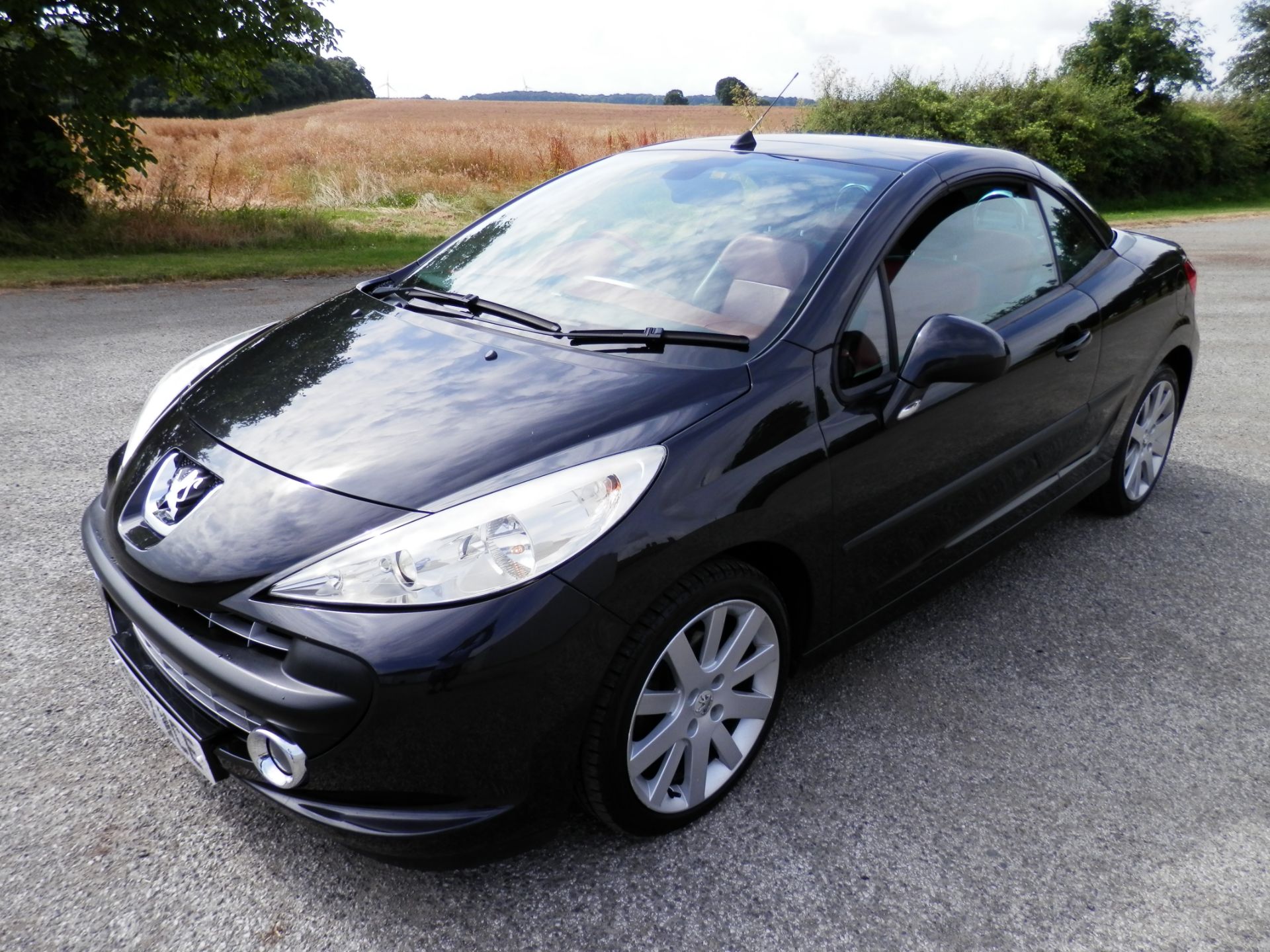 2007/07 PEUGEOT 207 COUPE CABRIOLET - 1.6 16V GT THP 2dr, WITH 2 TONE BLACK & READ LEATHER INTERIOR. - Image 6 of 31