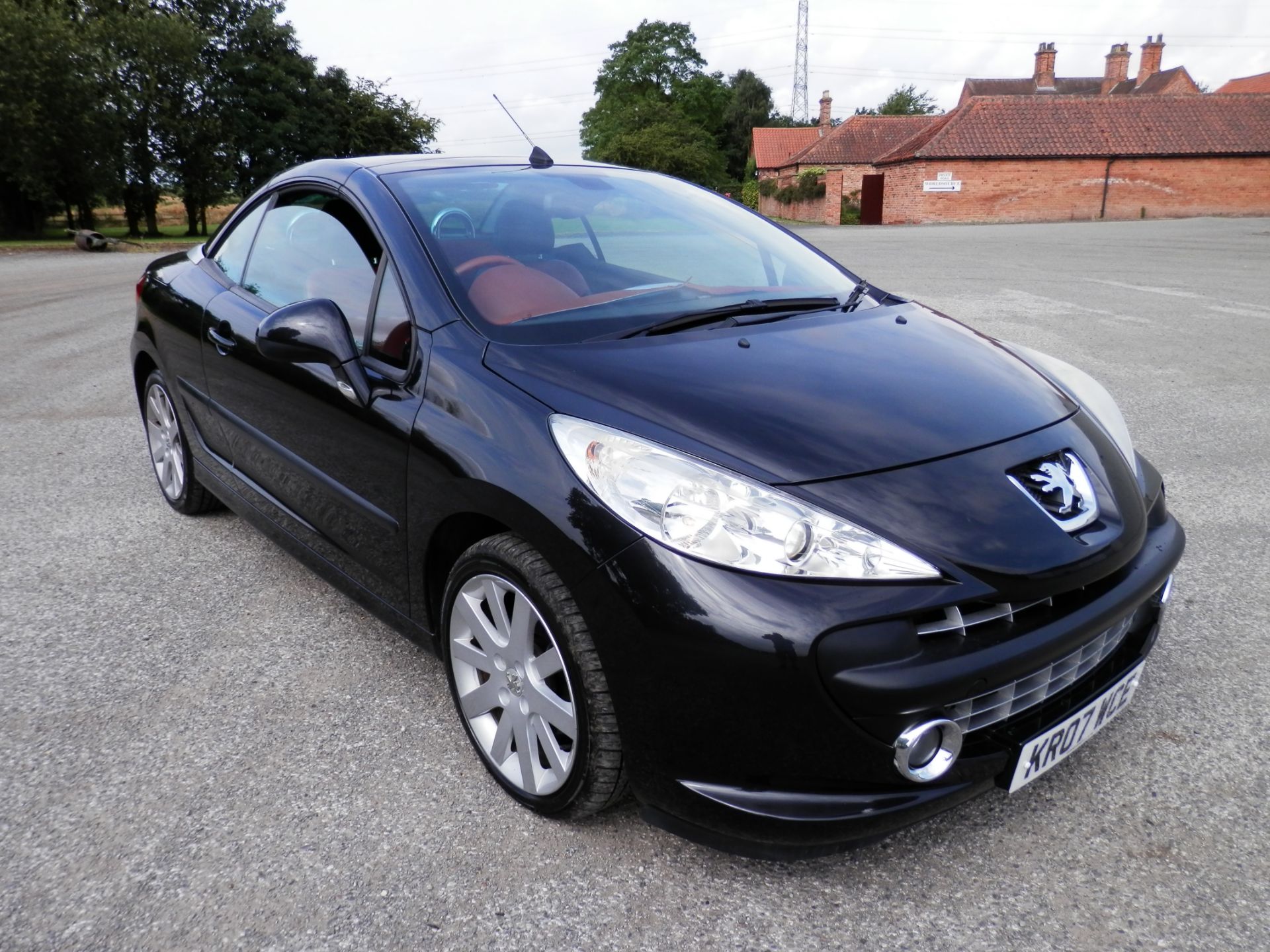 2007/07 PEUGEOT 207 COUPE CABRIOLET - 1.6 16V GT THP 2dr, WITH 2 TONE BLACK & READ LEATHER INTERIOR. - Image 8 of 31