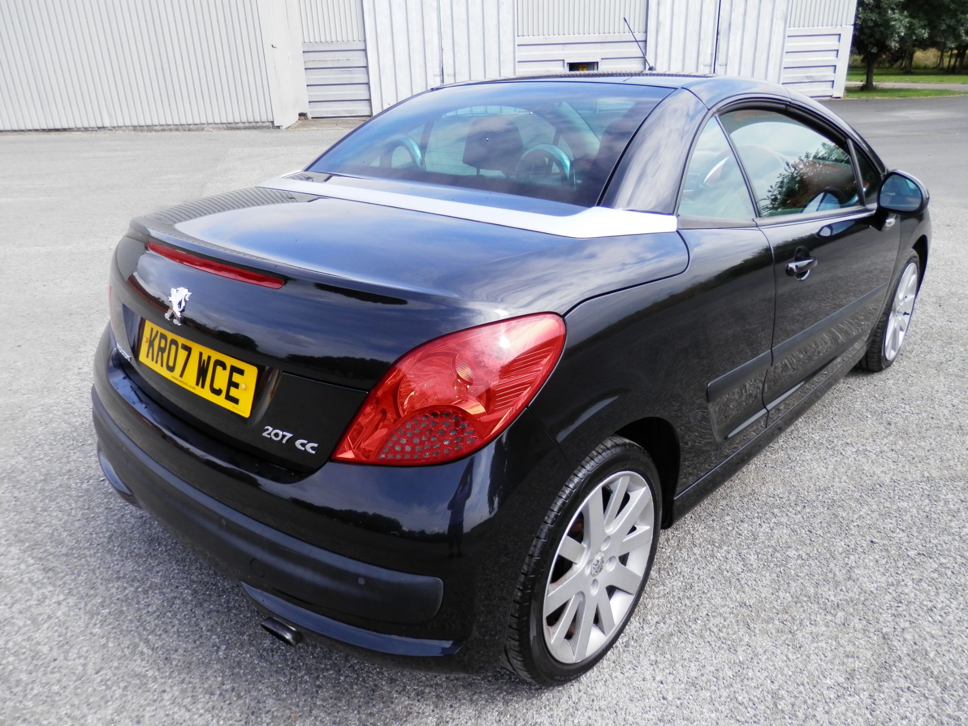 2007/07 PEUGEOT 207 COUPE CABRIOLET - 1.6 16V GT THP 2dr, WITH 2 TONE BLACK & READ LEATHER INTERIOR. - Image 5 of 31