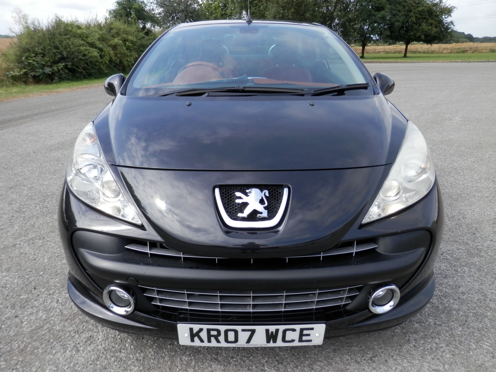 2007/07 PEUGEOT 207 COUPE CABRIOLET - 1.6 16V GT THP 2dr, WITH 2 TONE BLACK & READ LEATHER INTERIOR. - Image 2 of 31