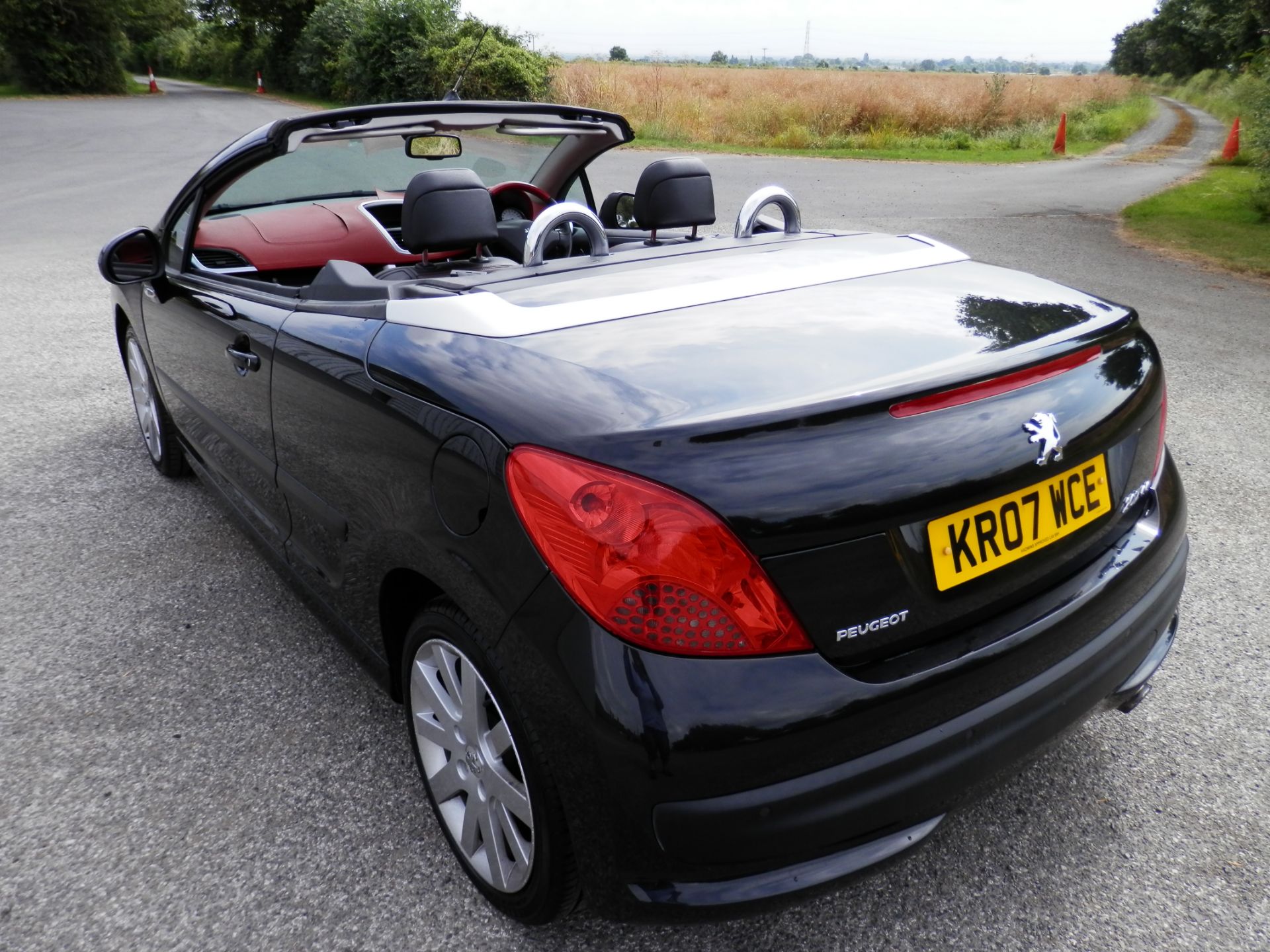 2007/07 PEUGEOT 207 COUPE CABRIOLET - 1.6 16V GT THP 2dr, WITH 2 TONE BLACK & READ LEATHER INTERIOR. - Image 9 of 31
