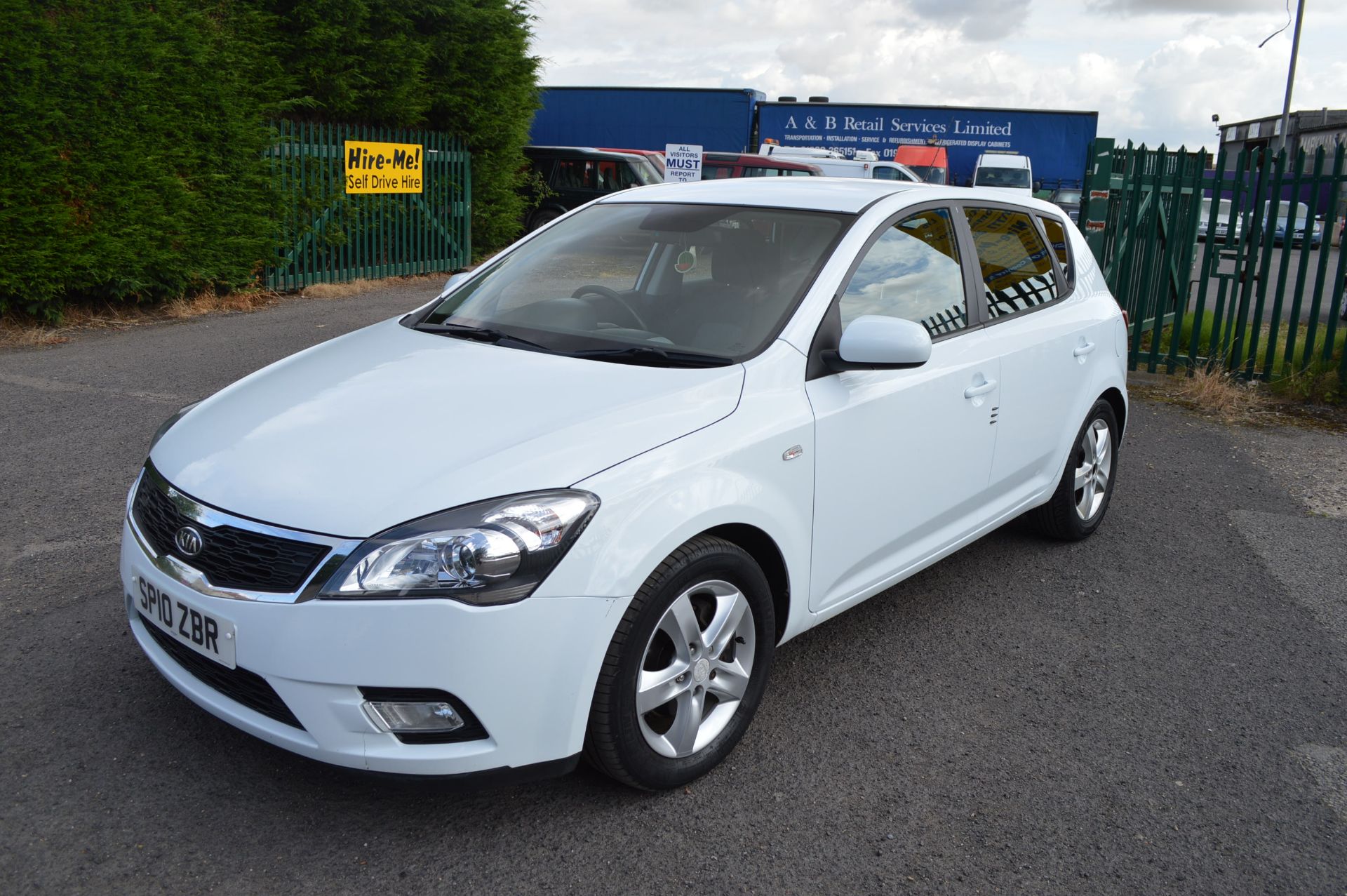 2010/10 REG KIA CEED 2 ECO DYNAMICS CRDI - FULL SERVICE HISTORY WITH 9 STAMPS & AIR CON *NO VAT* - Image 3 of 32