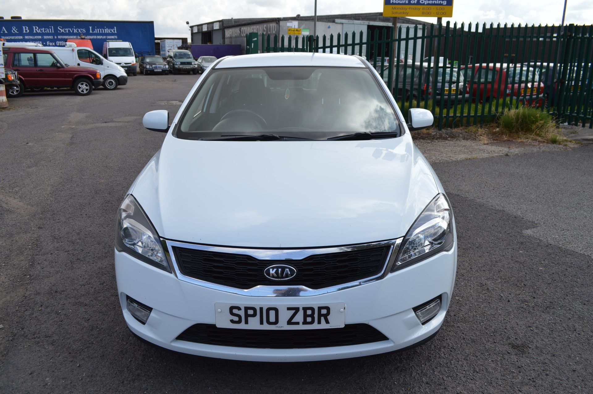 2010/10 REG KIA CEED 2 ECO DYNAMICS CRDI - FULL SERVICE HISTORY WITH 9 STAMPS & AIR CON *NO VAT* - Image 2 of 32