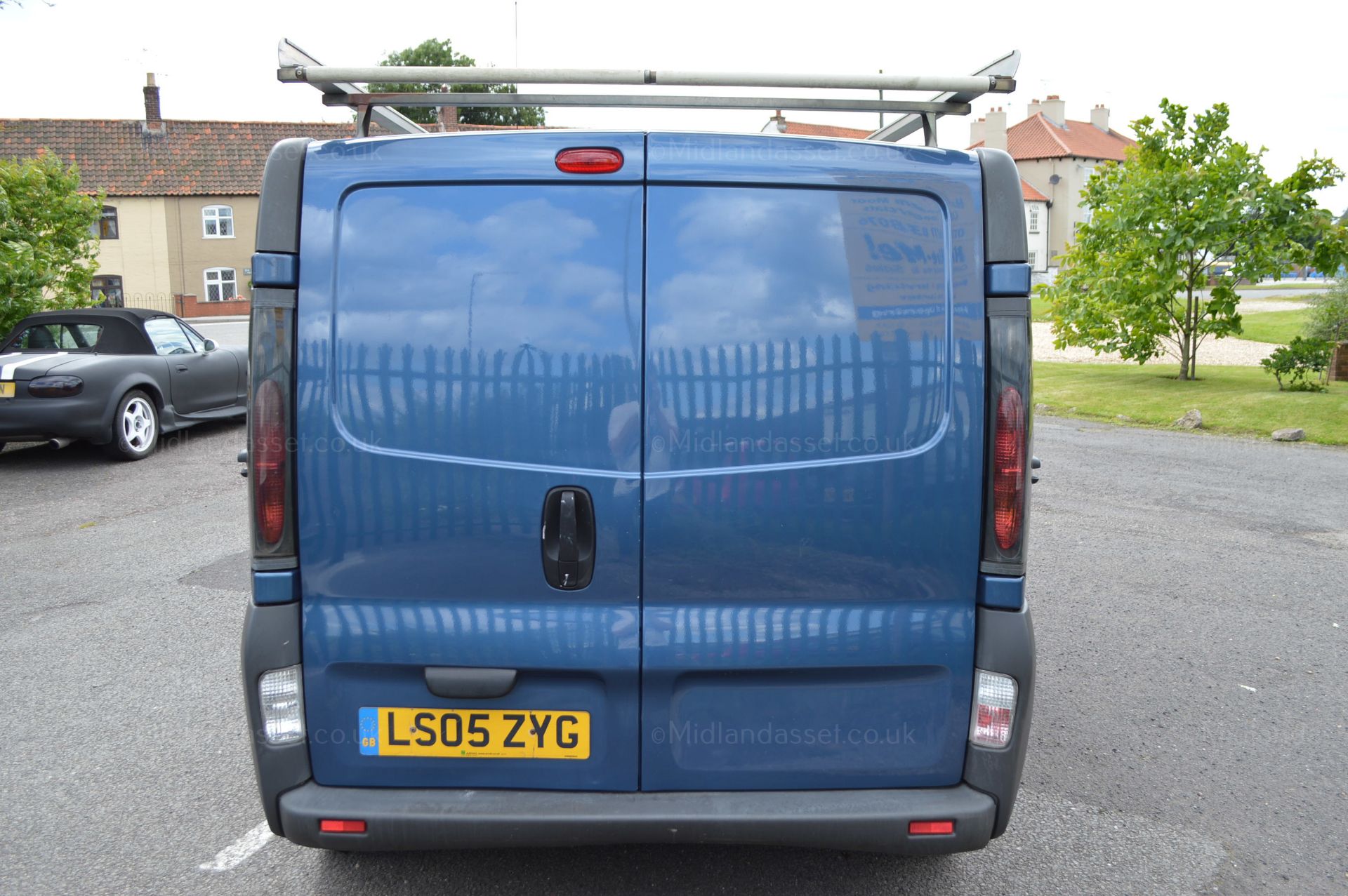 2005/05 REG VAUXHALL VIVARO 2700 DI SWB PANEL VAN ONE FORMER KEEPER *NO VAT* - Image 5 of 17