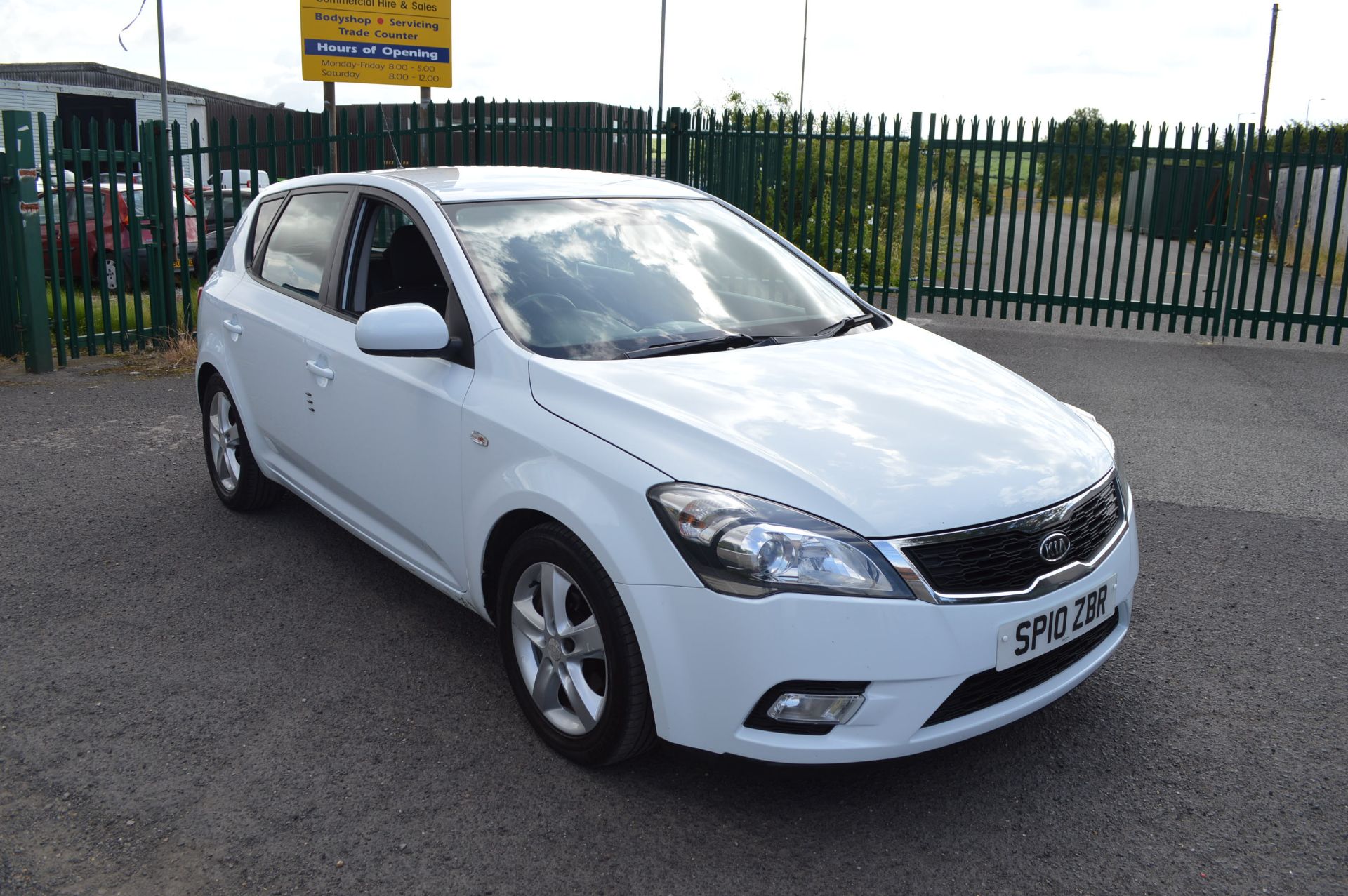 2010/10 REG KIA CEED 2 ECO DYNAMICS CRDI - FULL SERVICE HISTORY WITH 9 STAMPS & AIR CON *NO VAT*