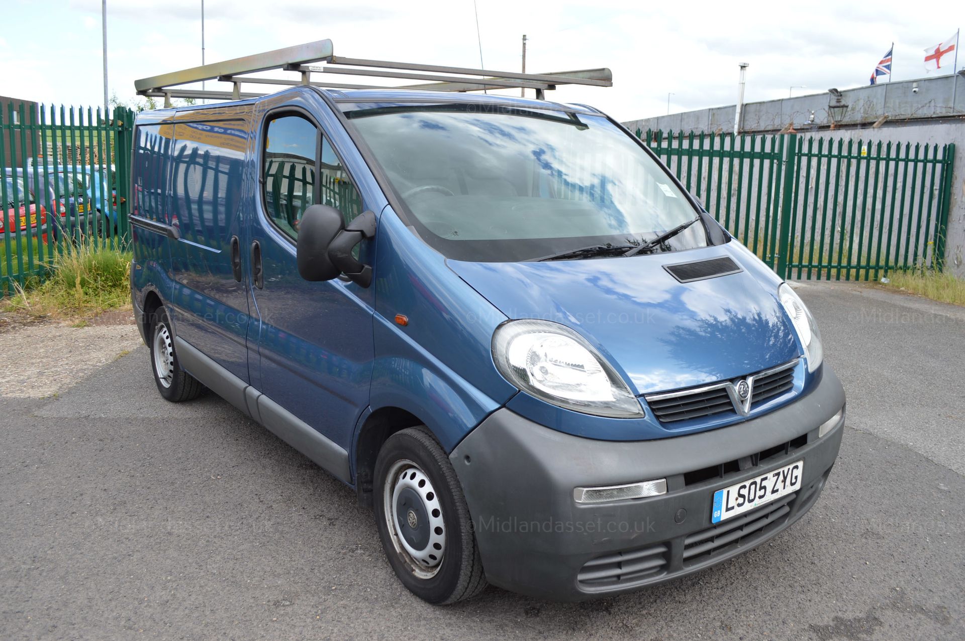 2005/05 REG VAUXHALL VIVARO 2700 DI SWB PANEL VAN ONE FORMER KEEPER *NO VAT*