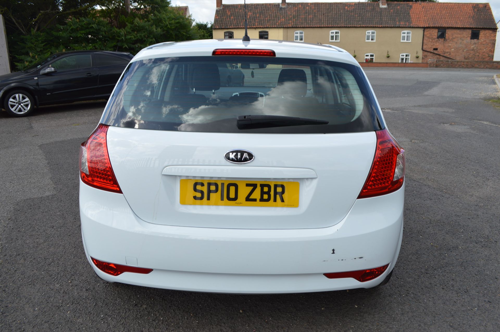 2010/10 REG KIA CEED 2 ECO DYNAMICS CRDI - FULL SERVICE HISTORY WITH 9 STAMPS & AIR CON *NO VAT* - Image 5 of 32