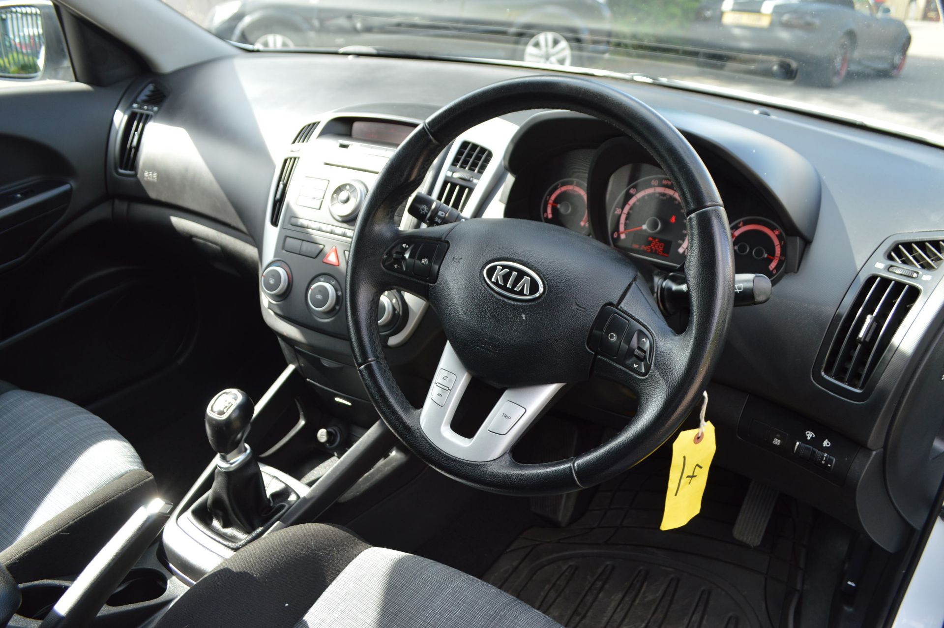 2010/10 REG KIA CEED 2 ECO DYNAMICS CRDI - FULL SERVICE HISTORY WITH 9 STAMPS & AIR CON *NO VAT* - Image 20 of 32