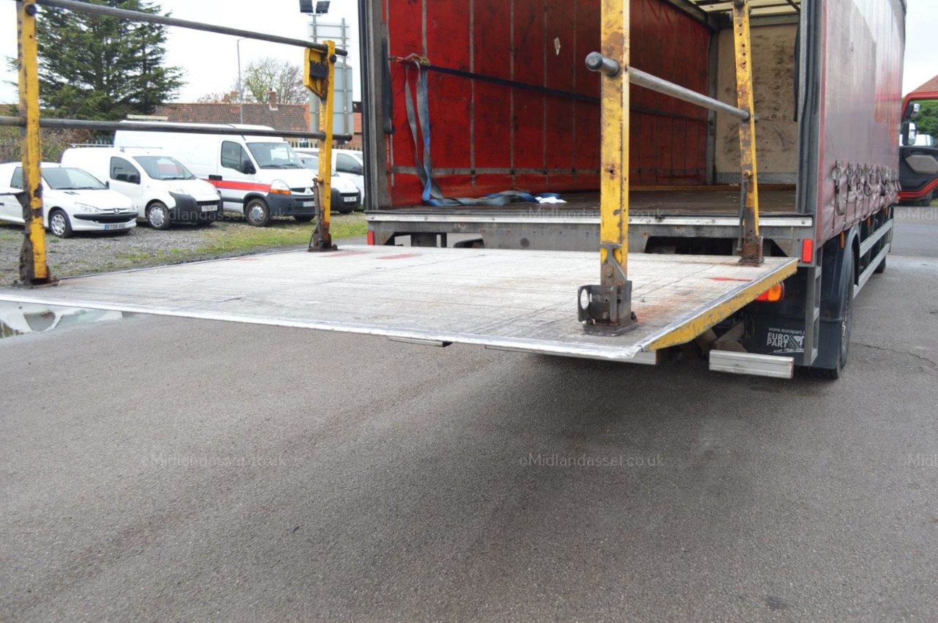 2008/58 REG RENAULT MIDLUM 18 TONNE CURTAIN SIDE LORRY WITH TAIL LIFT ONE OWNER - Image 19 of 24
