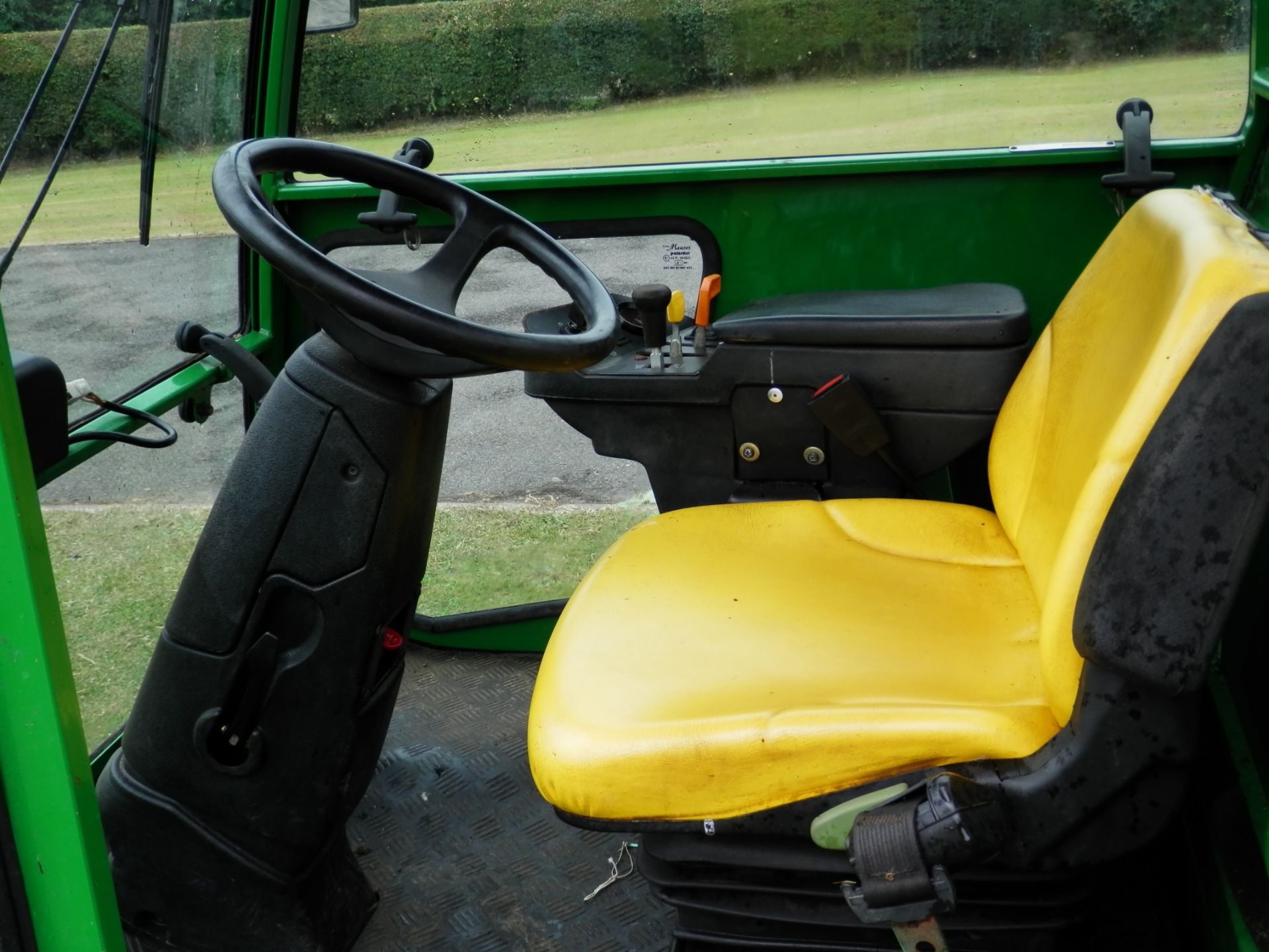 2005 JOHN DEER 3235C WIDE CUT DIESEL RIDE ON MOWER, FULLY WORKING, IDEAL FOR LARGE AREAS & ESTATES - Image 8 of 14