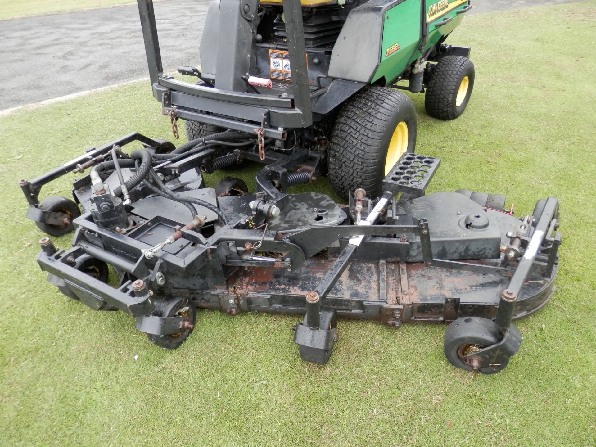 2001 JOHN DEER 1620, MASSIVE 96" CUT, DIESEL RIDE ON MOWER. IDEAL FOR LARGE ESTATES OR SPORTS FIELDS - Image 6 of 12